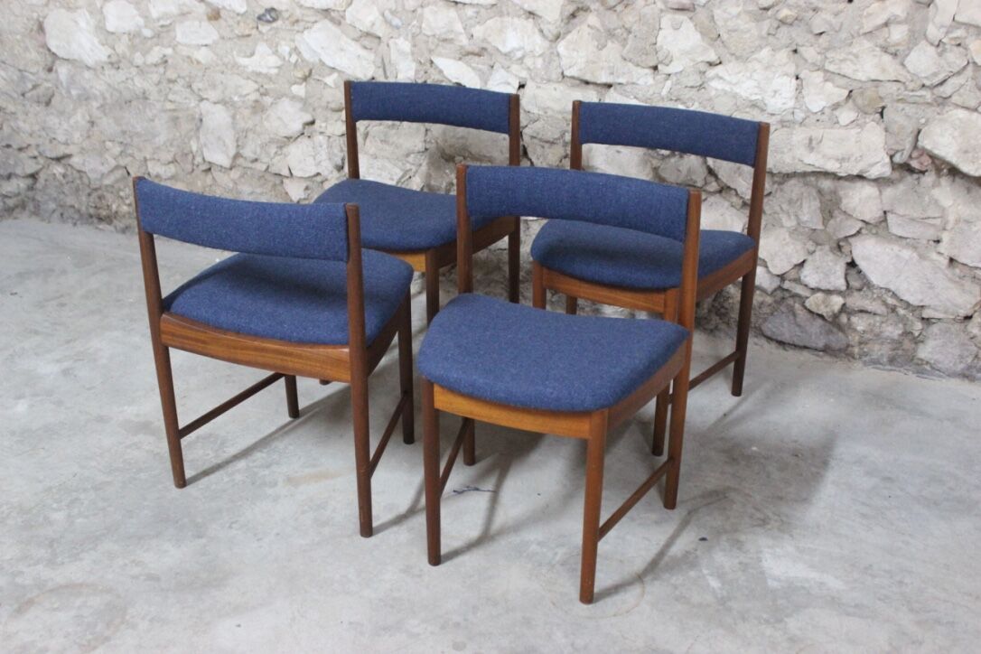 Set dining table 4 chairs by publisher McIntosh