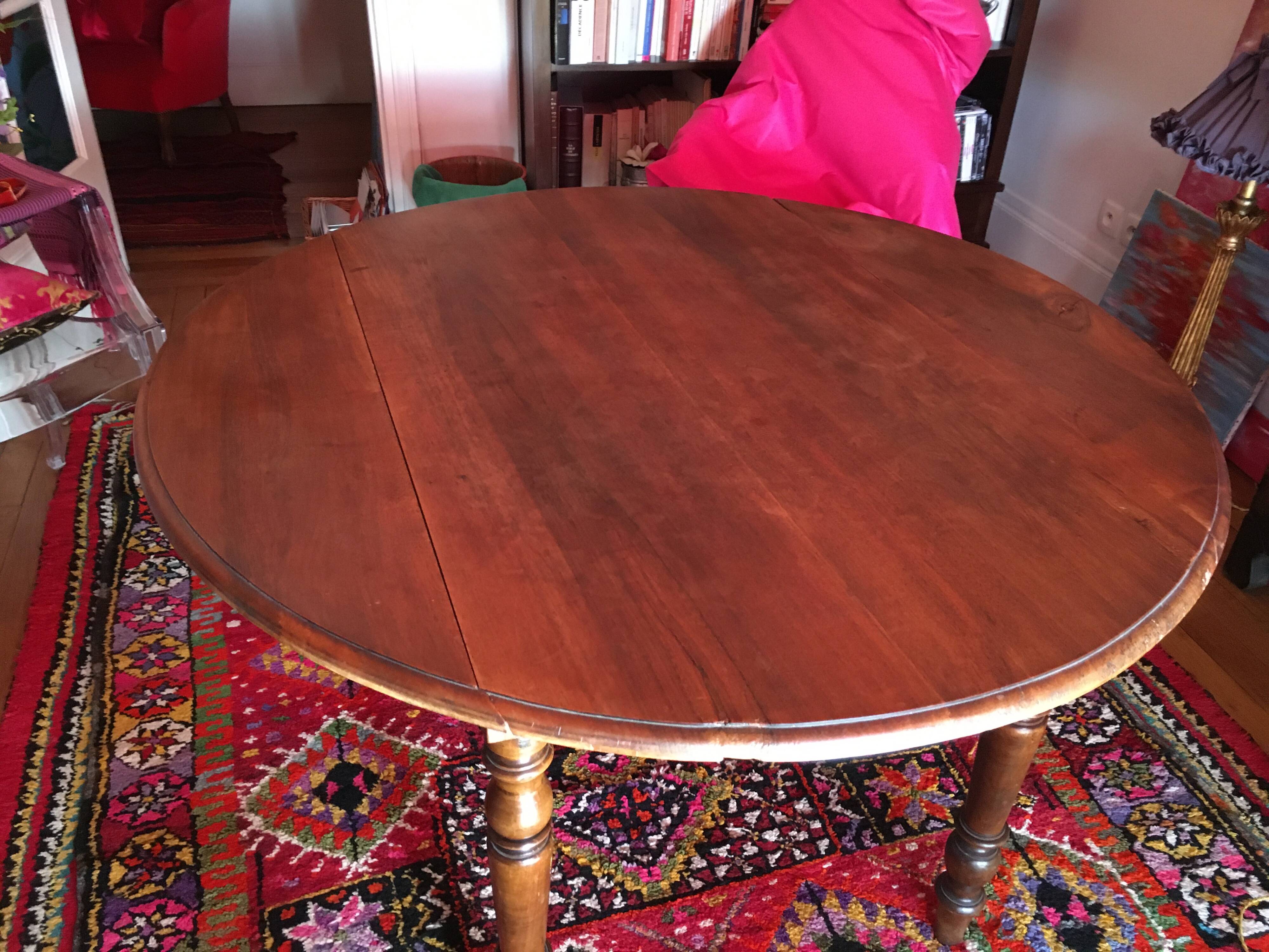 Round oak table