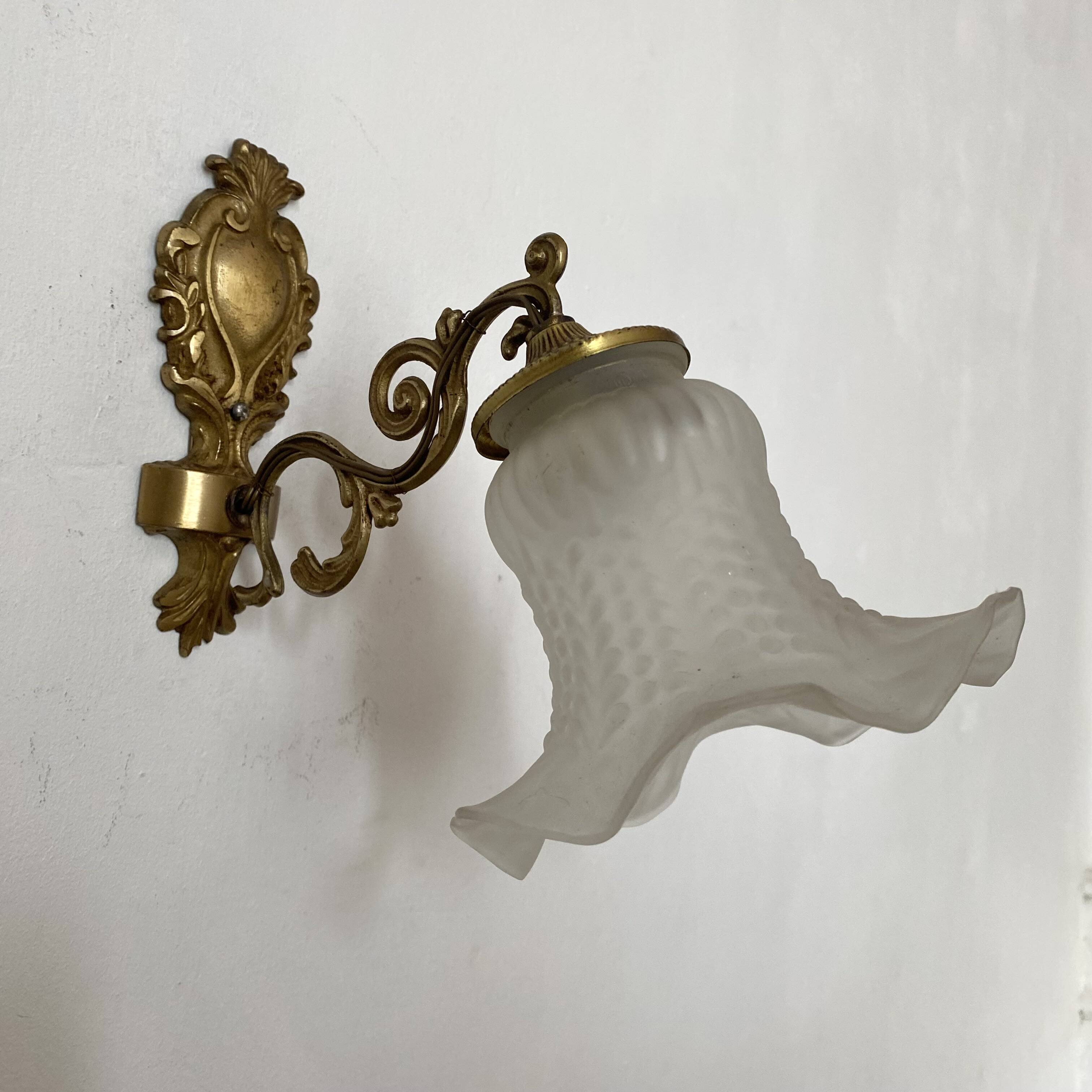 Applique rétro avec tulipe de verre