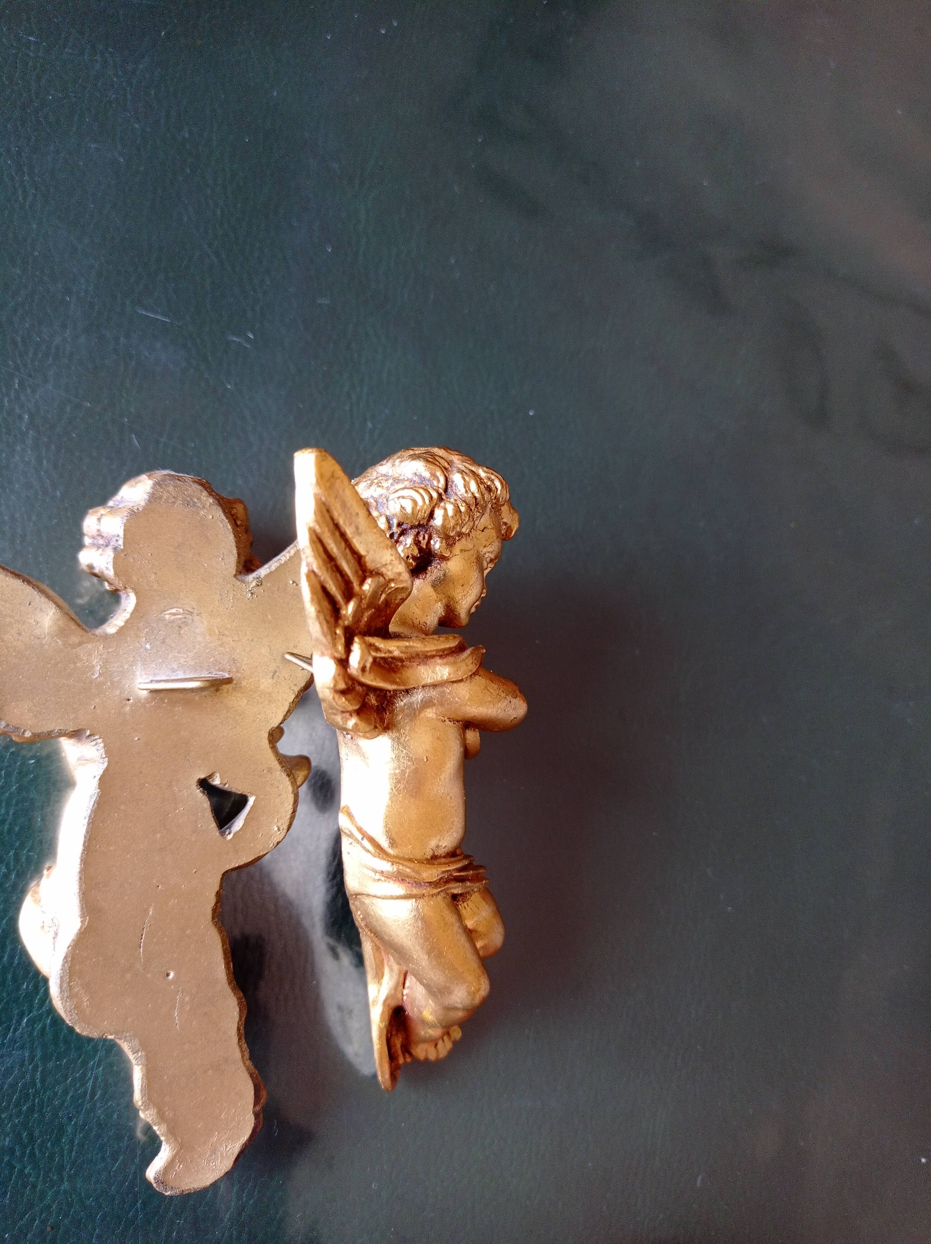 Set of two plaster cherubs gilded with fine gold