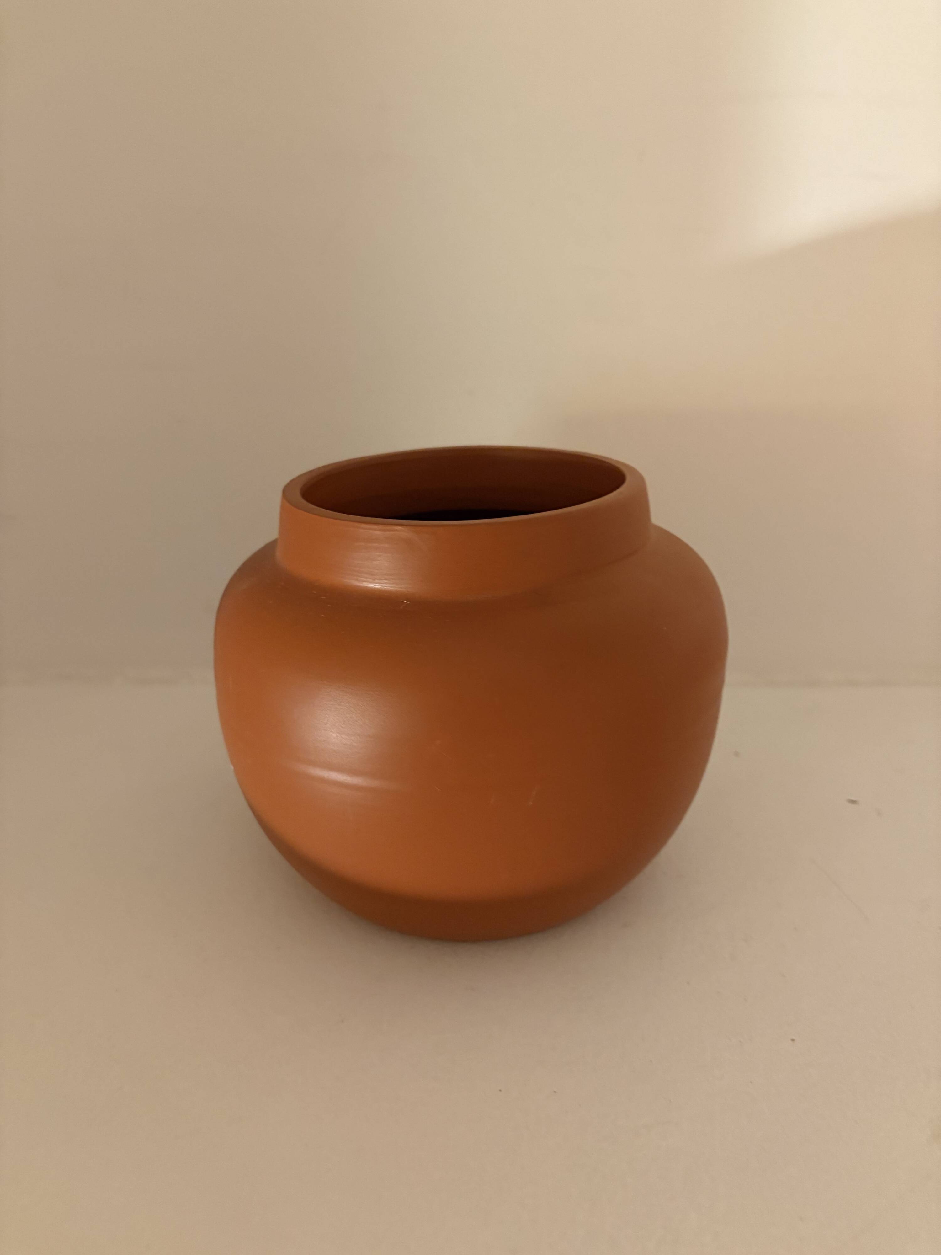 set of 17 decorative items