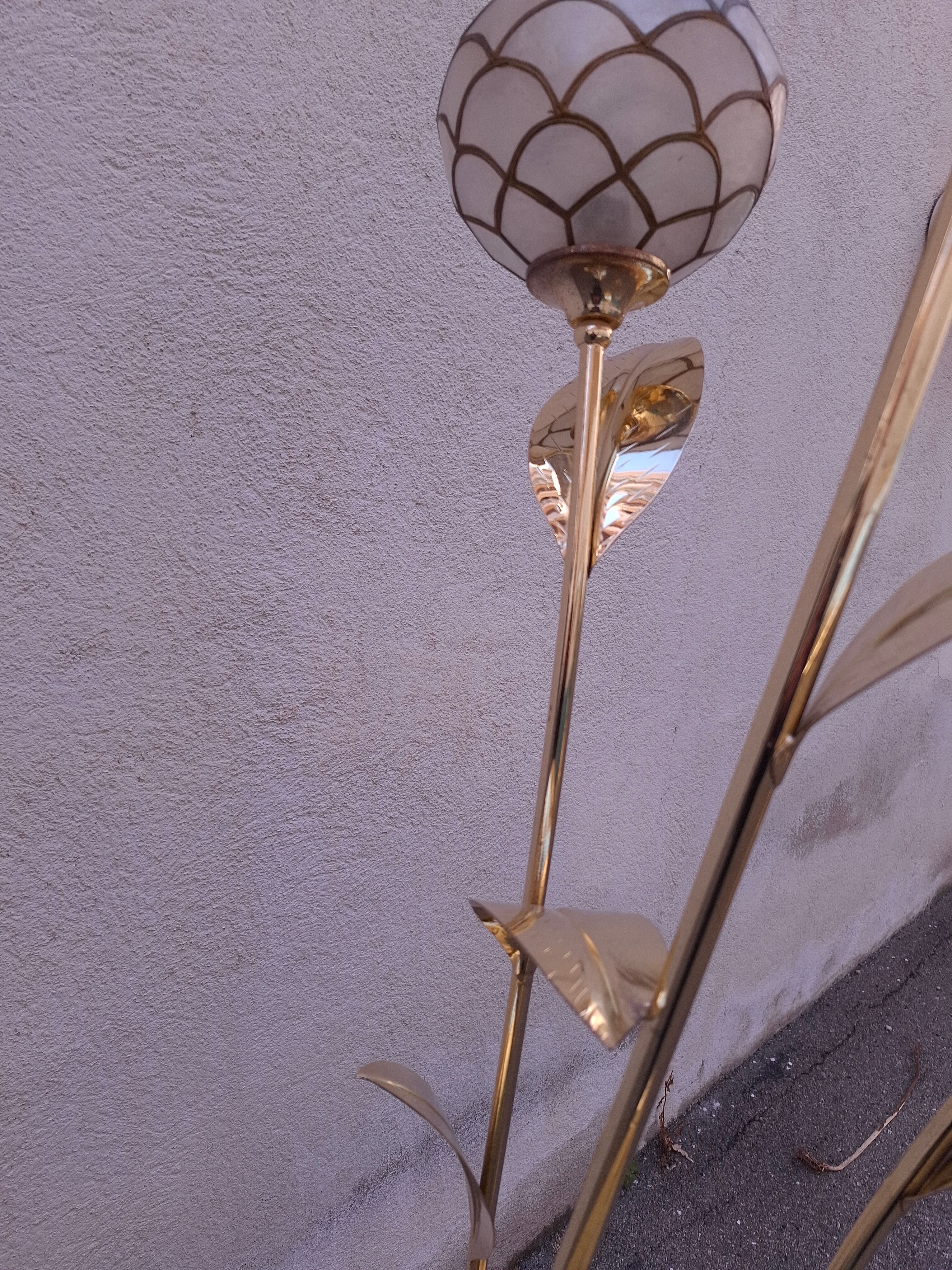 Floral floor lamp in pearlescent Capiz, 1970s.