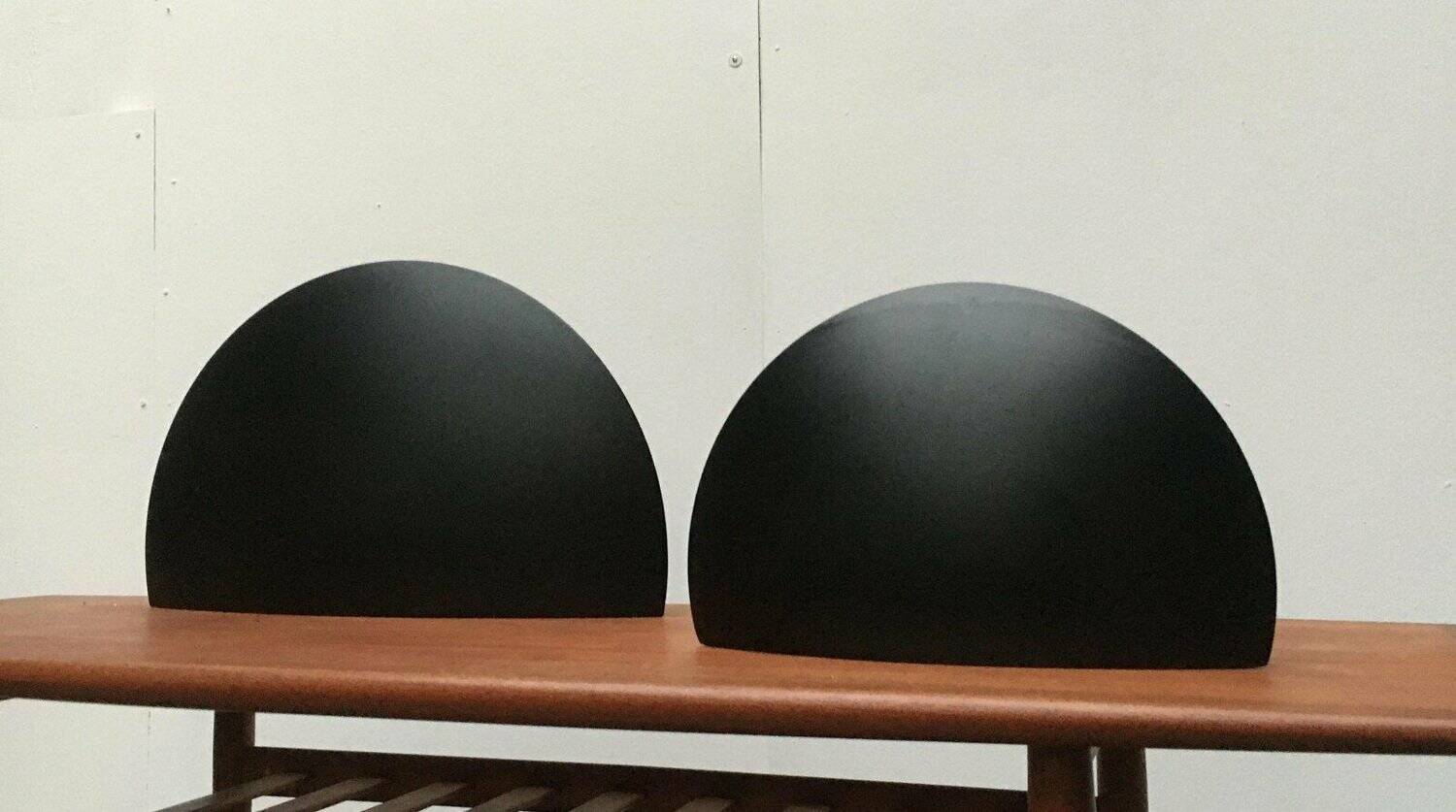 Postmodern Italian wall lamps model Piatto D9 by Sandro Colbertaldo and Paolo Rizzatto for Luceplan, set of 2.