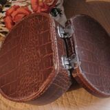 Round suitcase handle leather