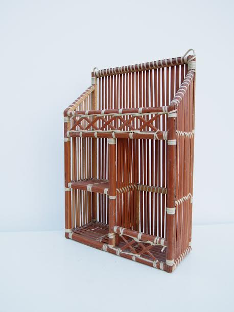 Shelf white rattan and scoubidou