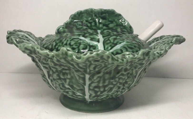 Soup tureen in slip in the shape of cabbage Portugal