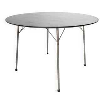 Arne Jacobsen table model 3600