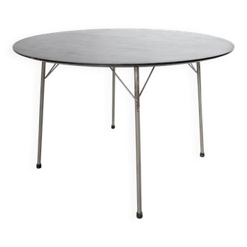 Arne Jacobsen table model 3600