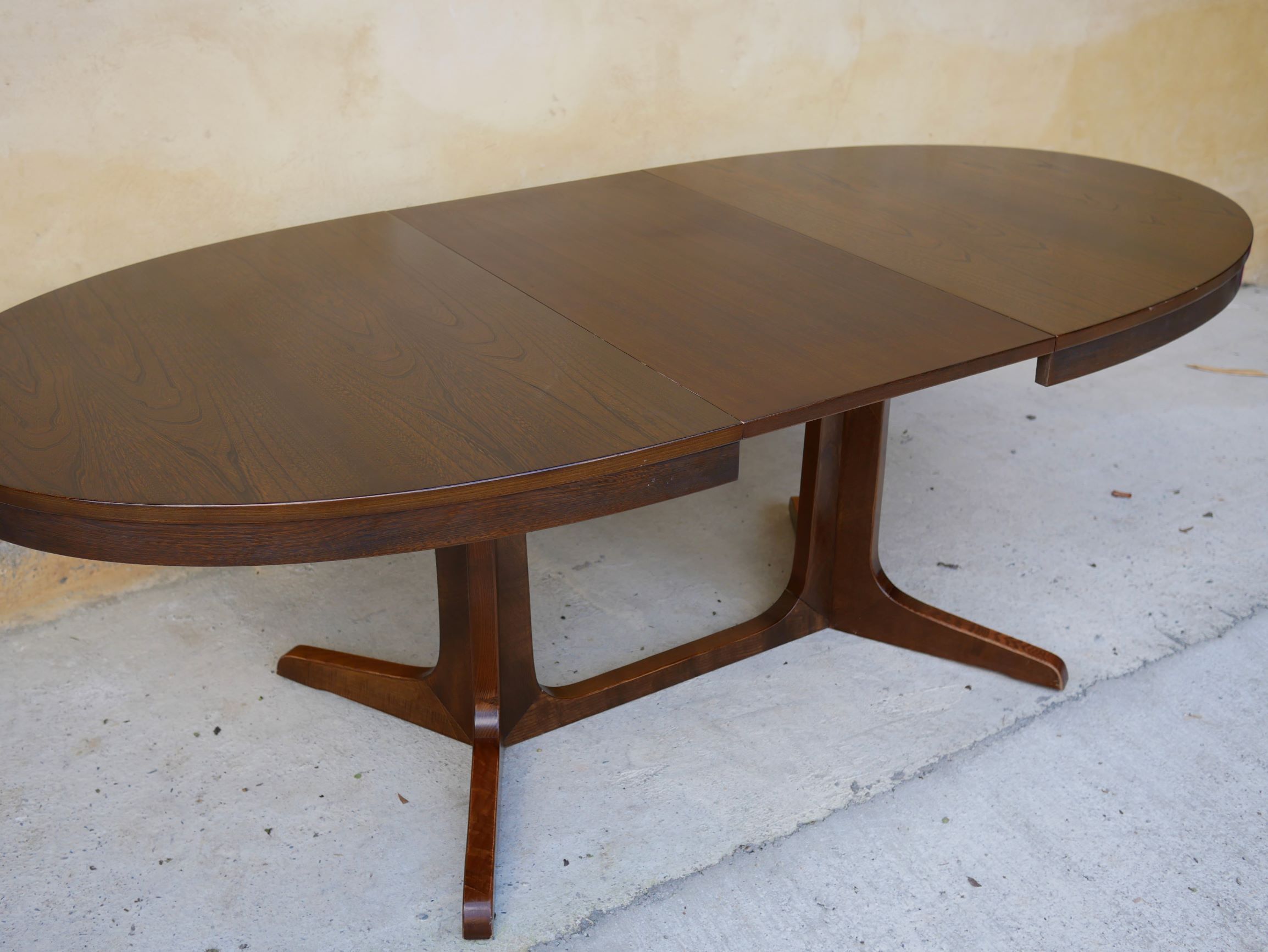 Oval dining table extendable by Baumann