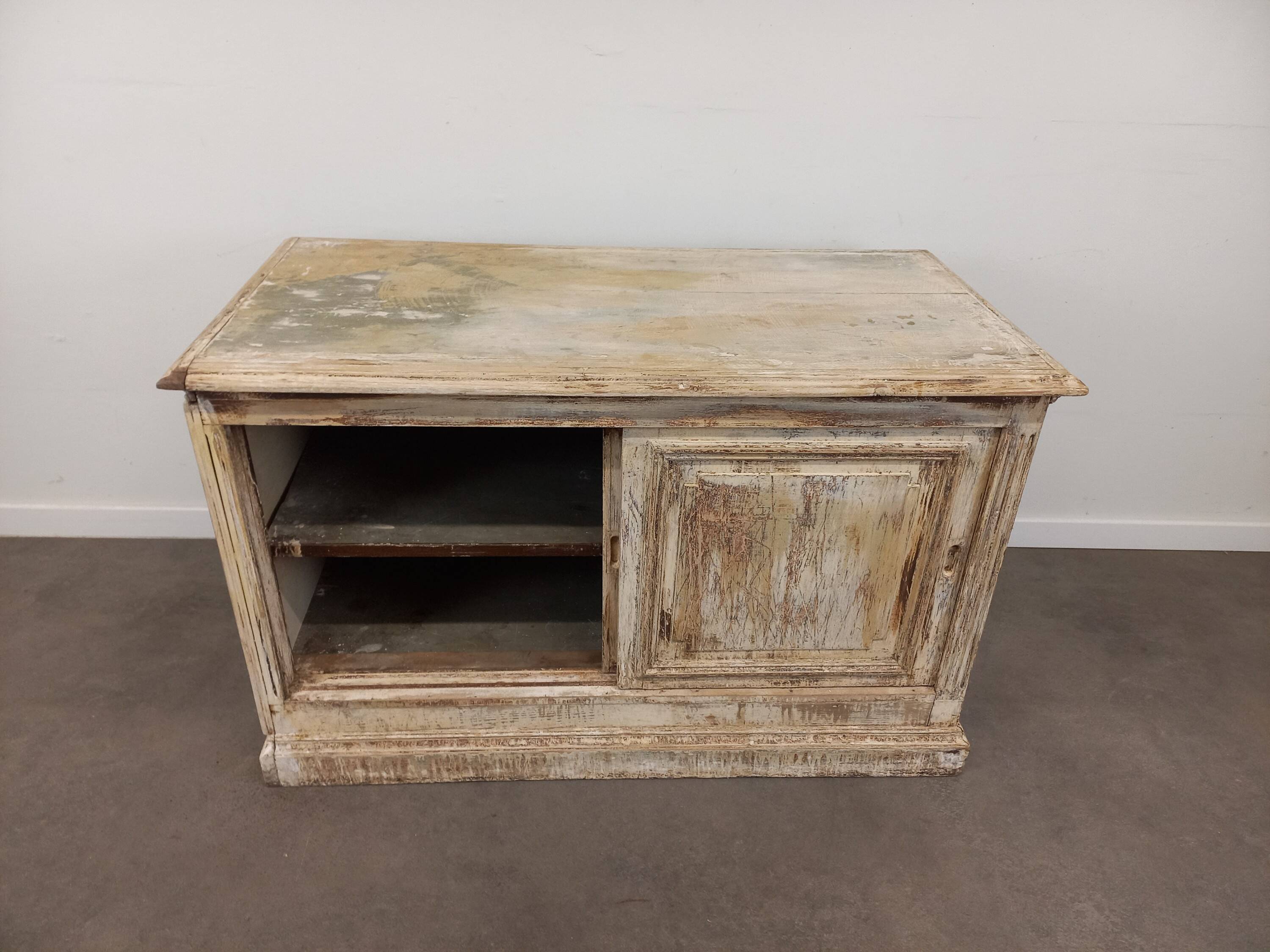 patinated store bank