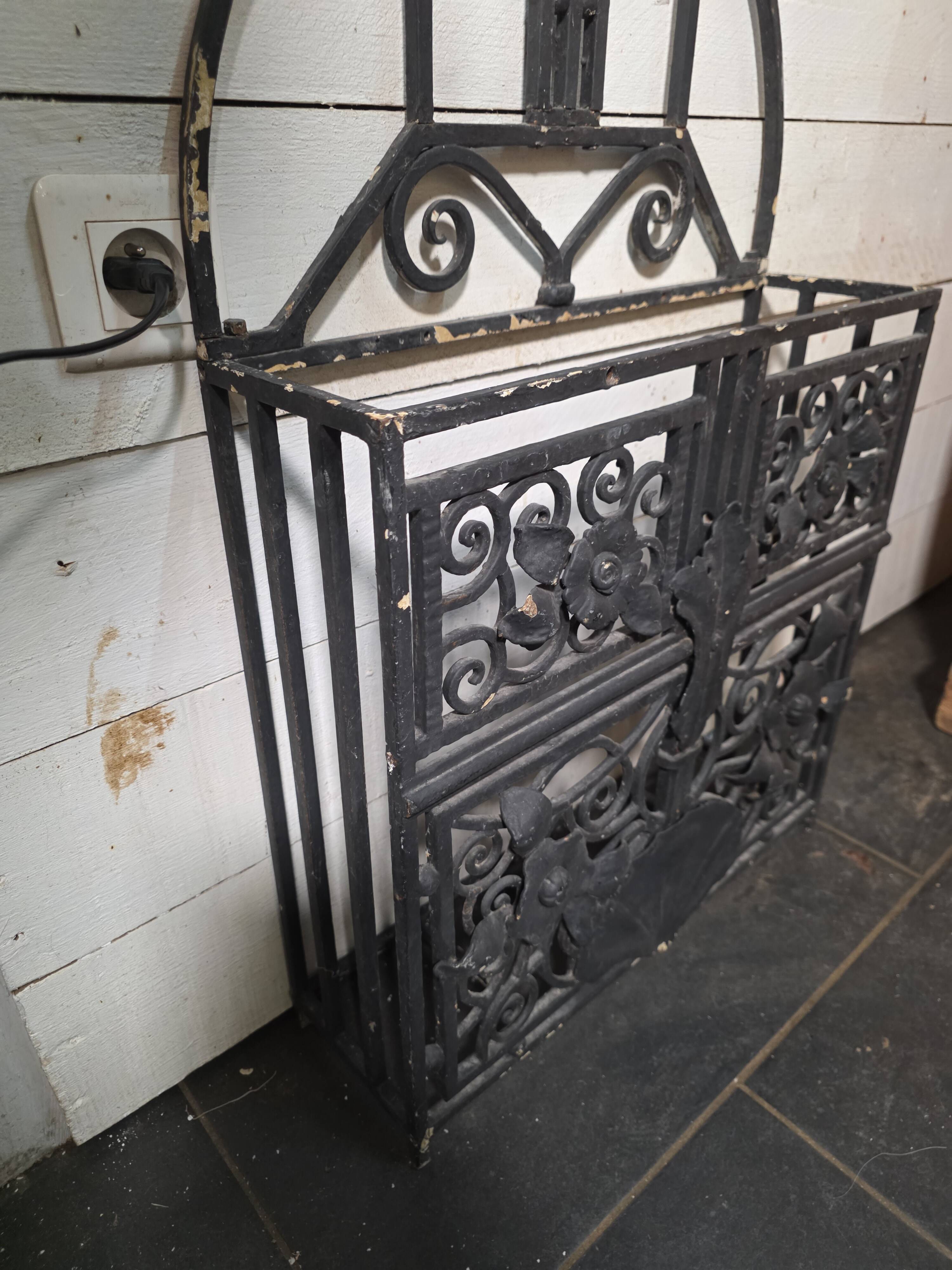 Art Deco coat rack wardrobe in wrought iron from the 1930s.