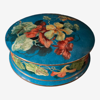 Bonbonnière ancienne en porcelaine à motifs floraux