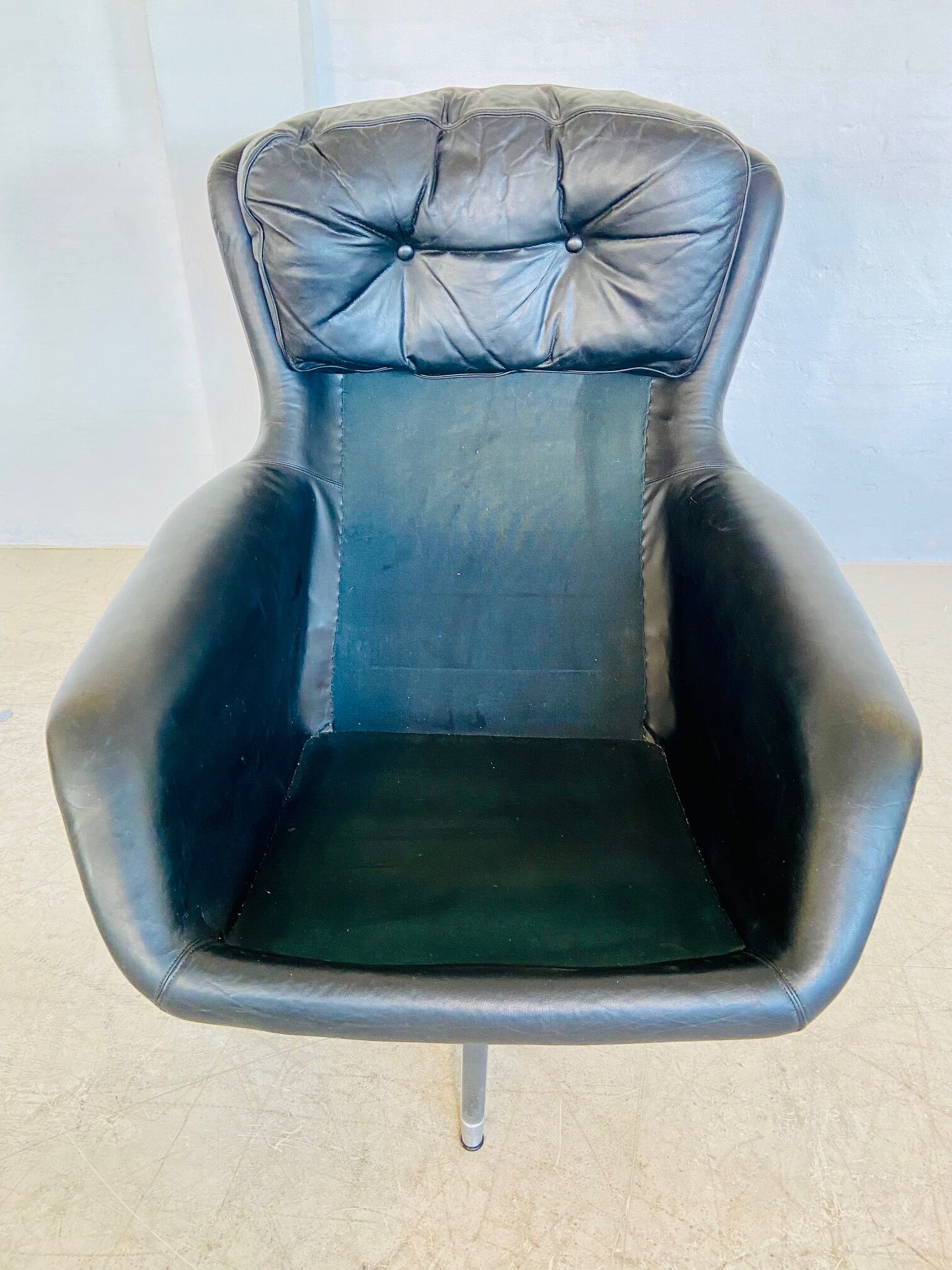 Vintage Danish swivel chair in black leather by Bramin