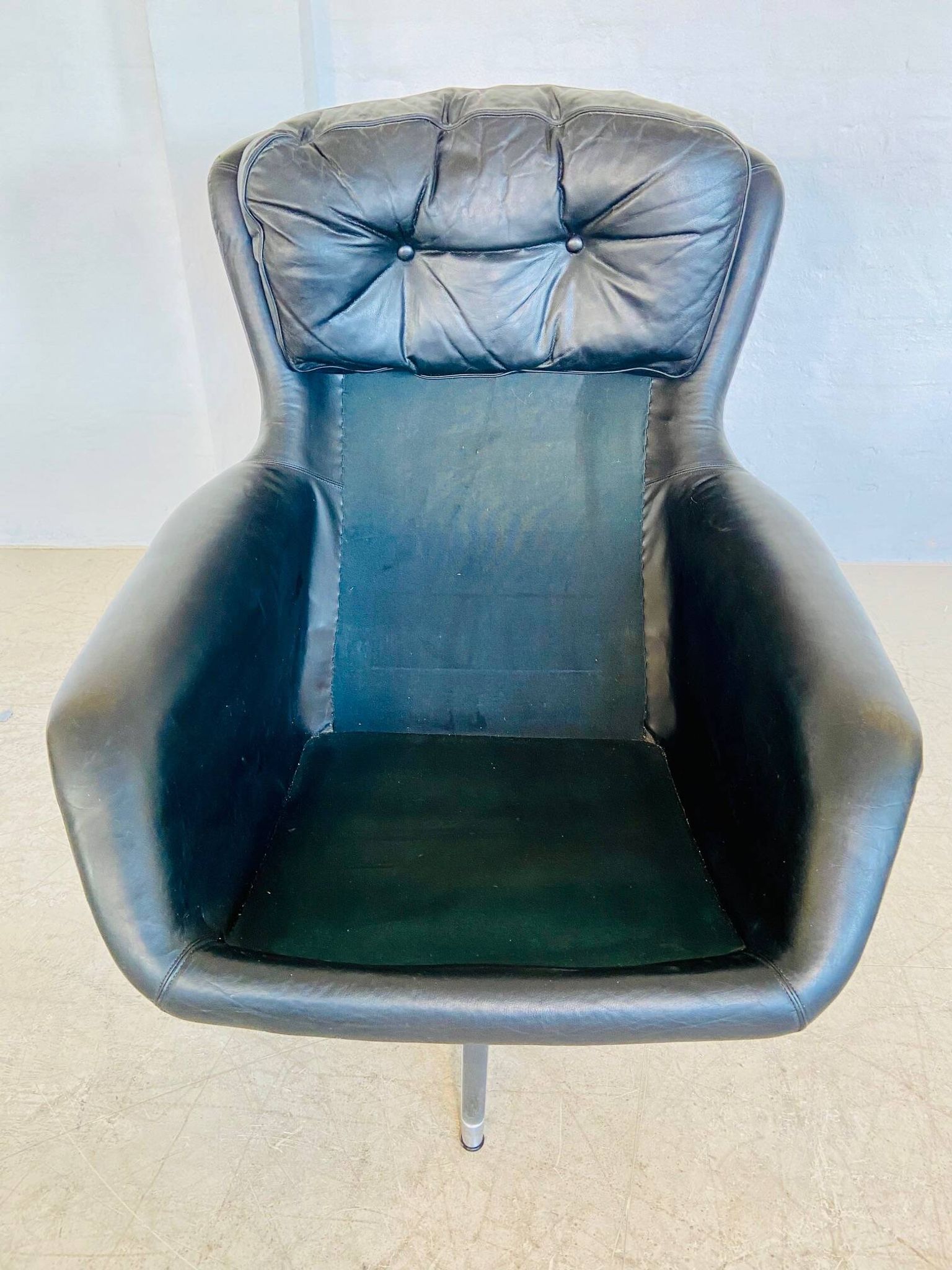 Vintage Danish swivel chair in black leather by Bramin