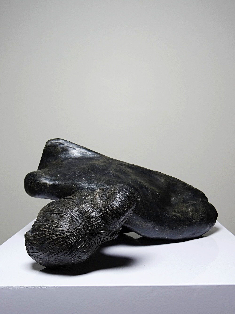 20th-century ceramic bust of a woman, art craft to be identified.