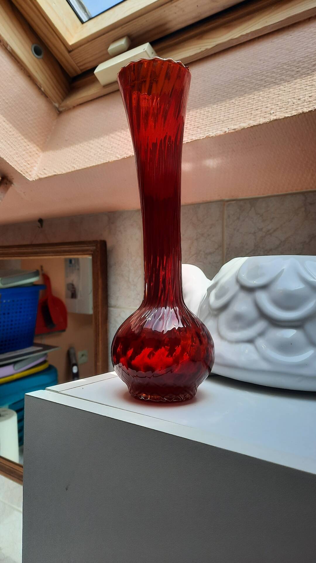 Vase soliflore en verre soufflé rouge ruby