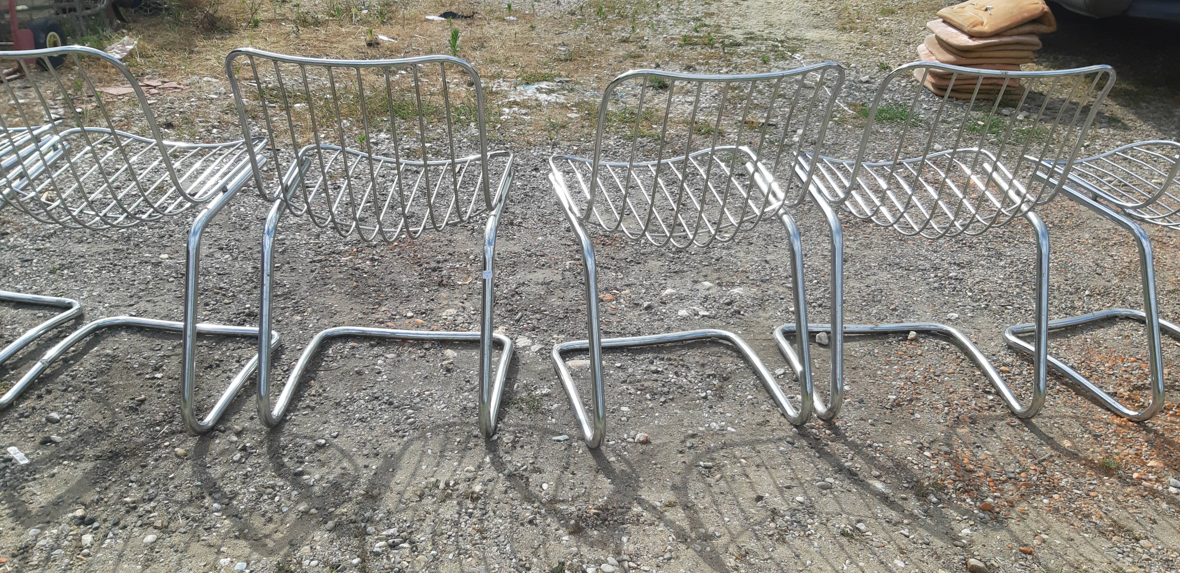 6 vintage Italian chairs from the 70s