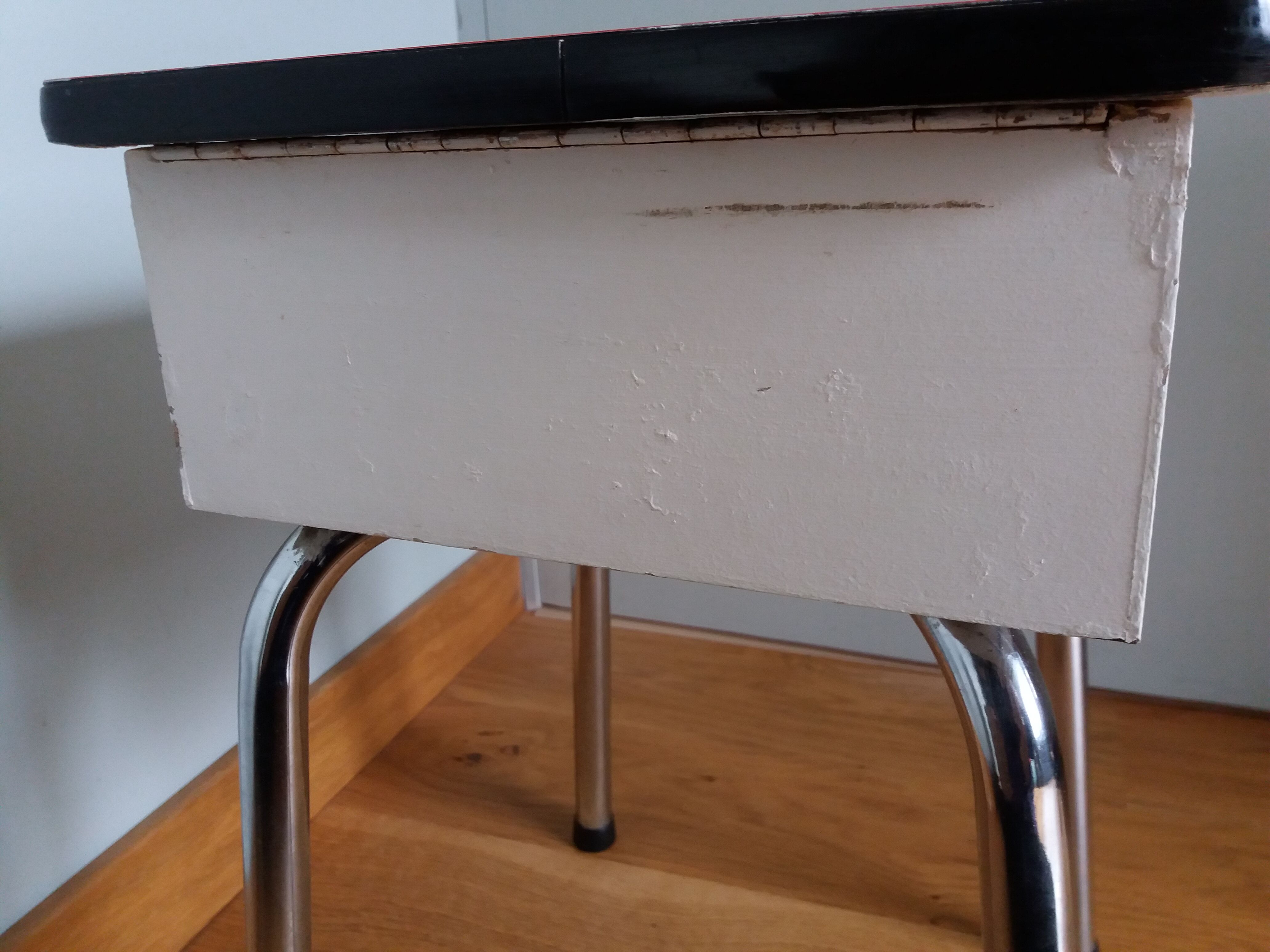 Stool shoeshine chest in formica and chromed metal