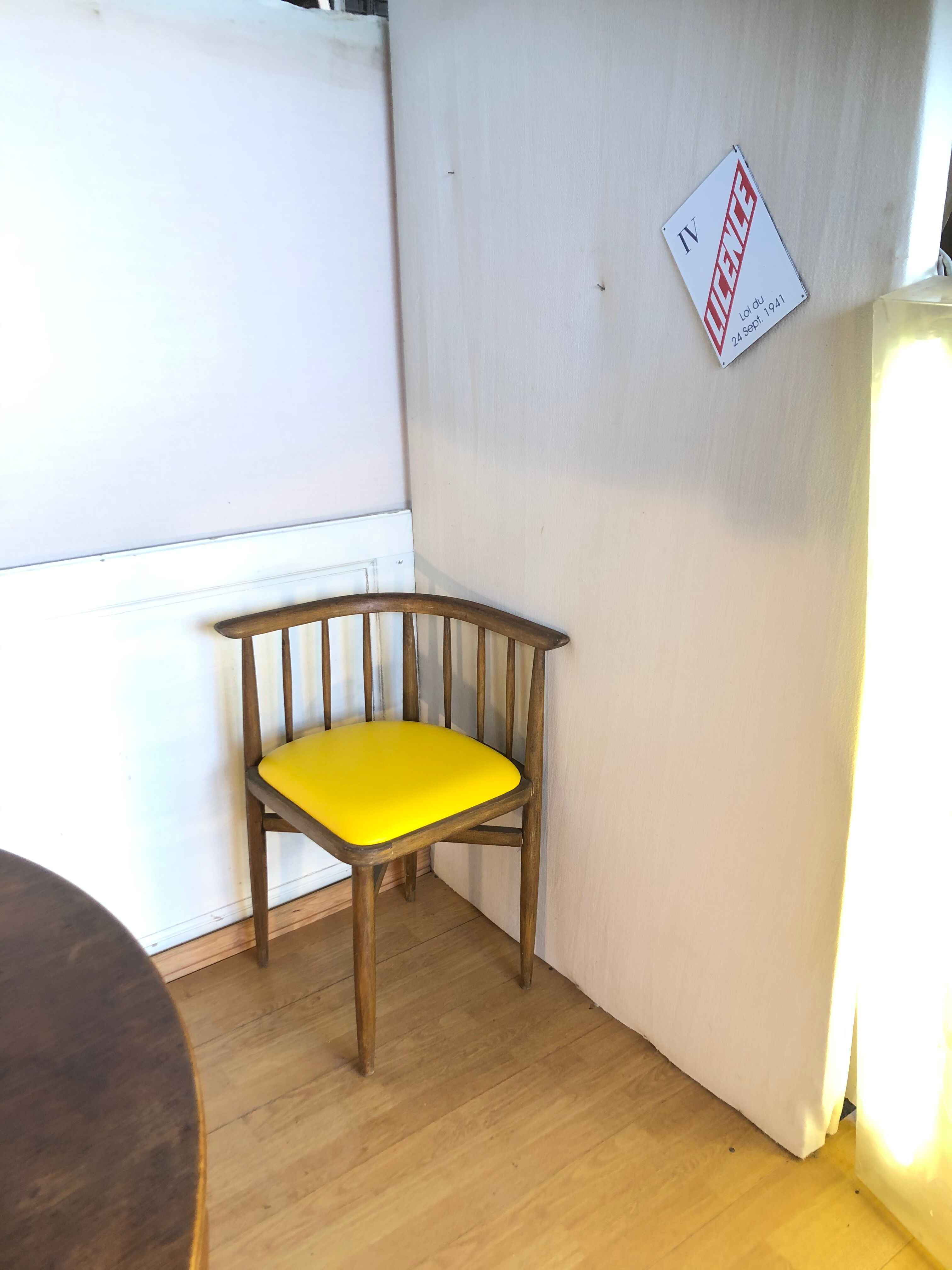 Corner chair