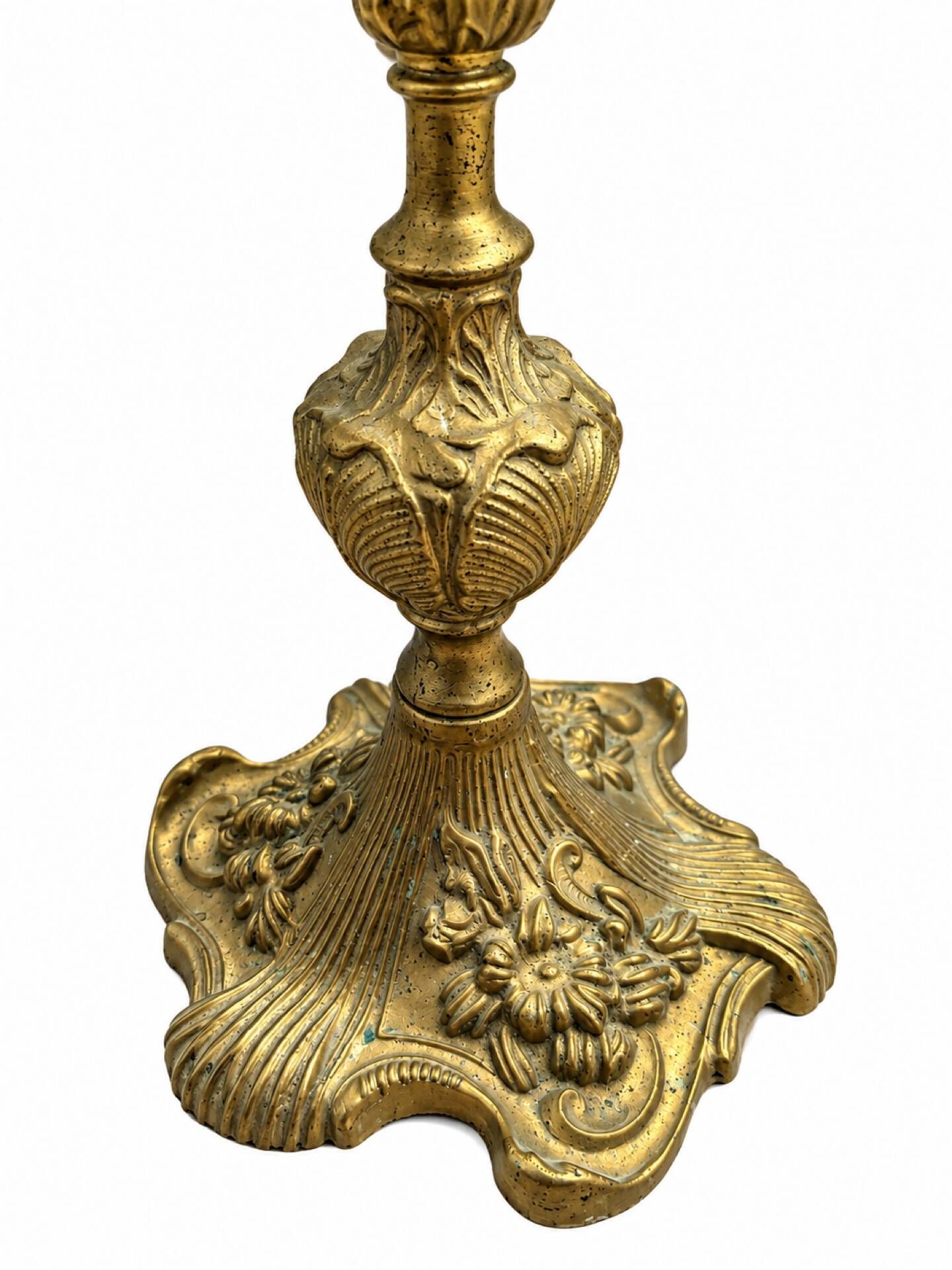 Italian candelabrum with five lights in gilded metal, rococo decoration and fe