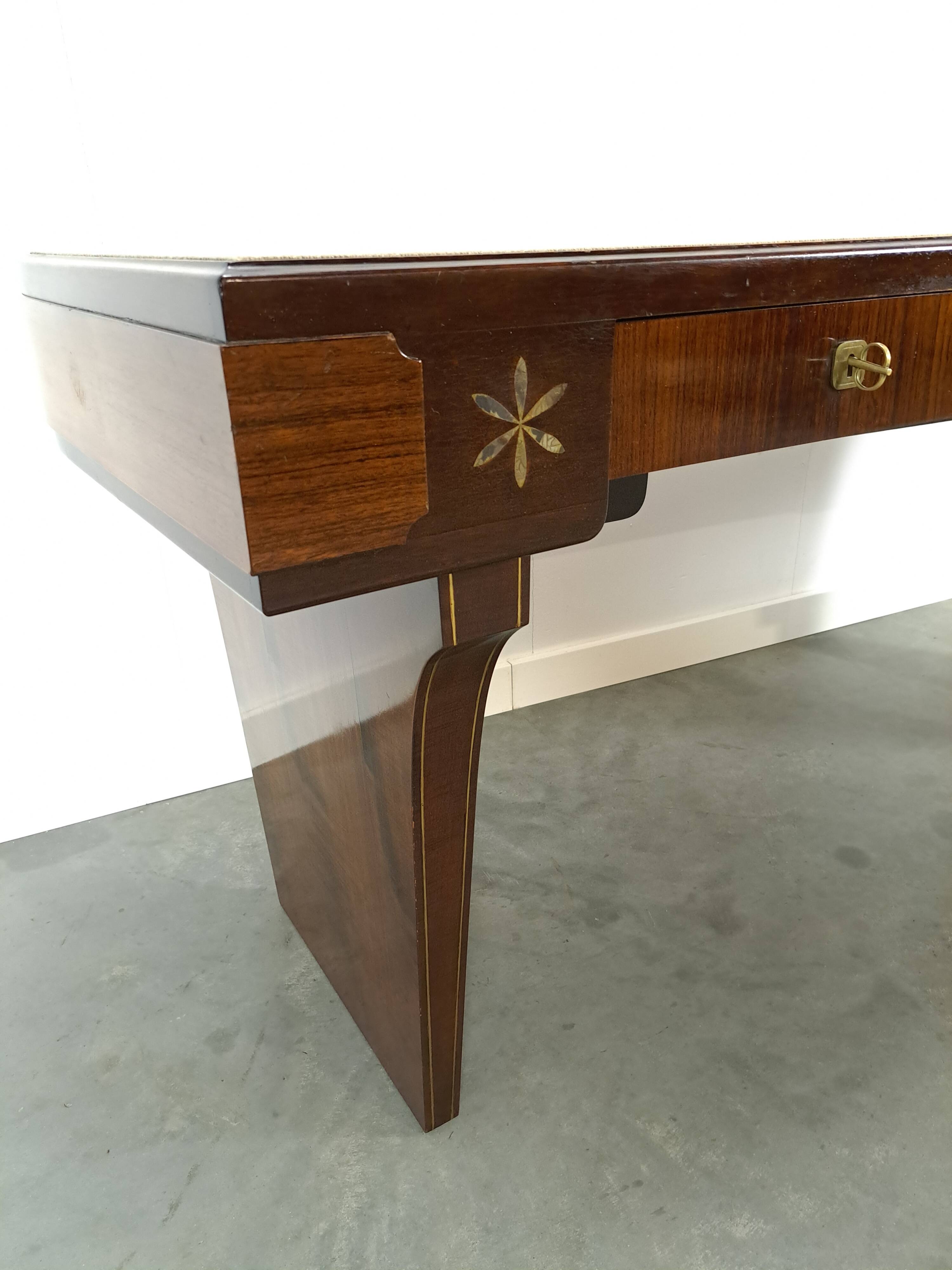 Vrijstaand Art Deco bureau met licht blad en lades