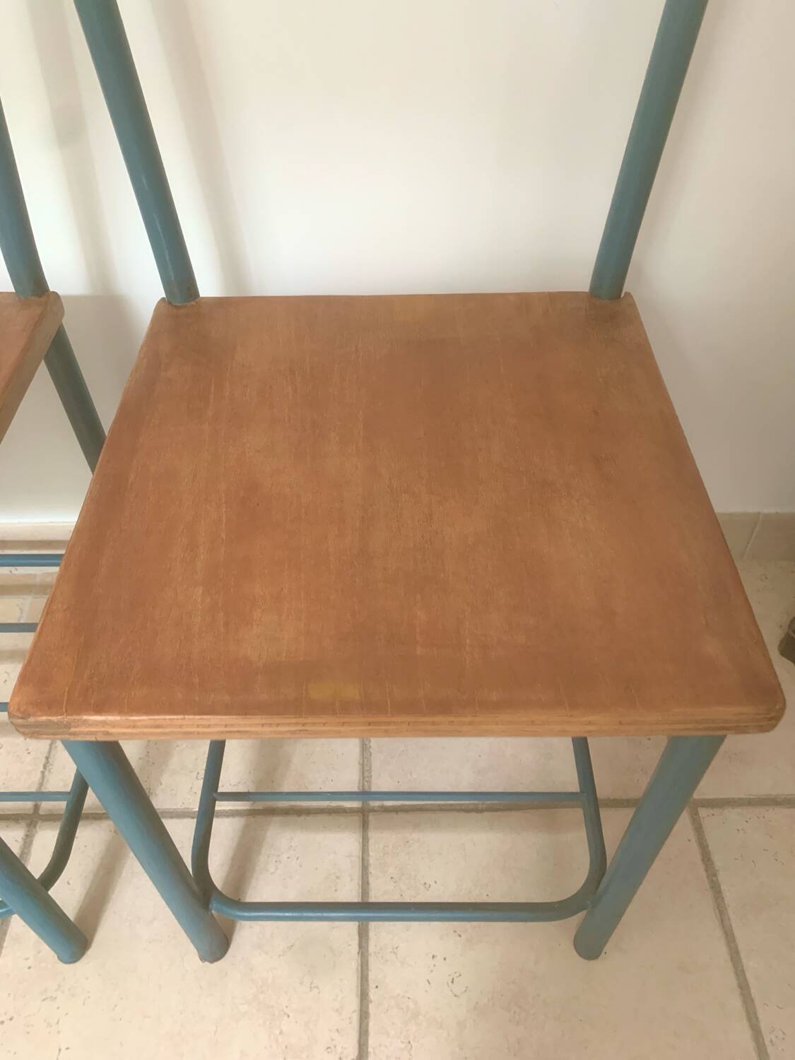 Paire de chaises, chevets d’internat vintage