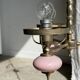 Petit lustre rose et doré à 3 bras de lumières