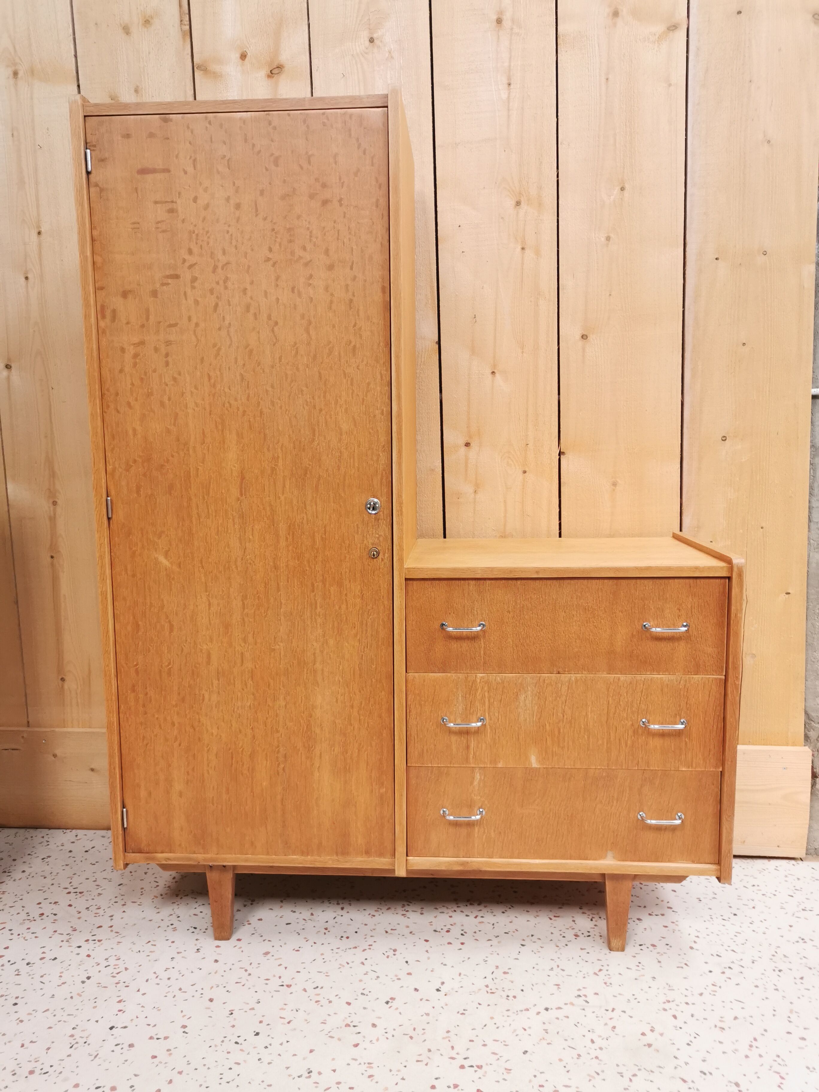 Asymmetrical cabinet