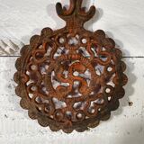 Cast iron flat trivet