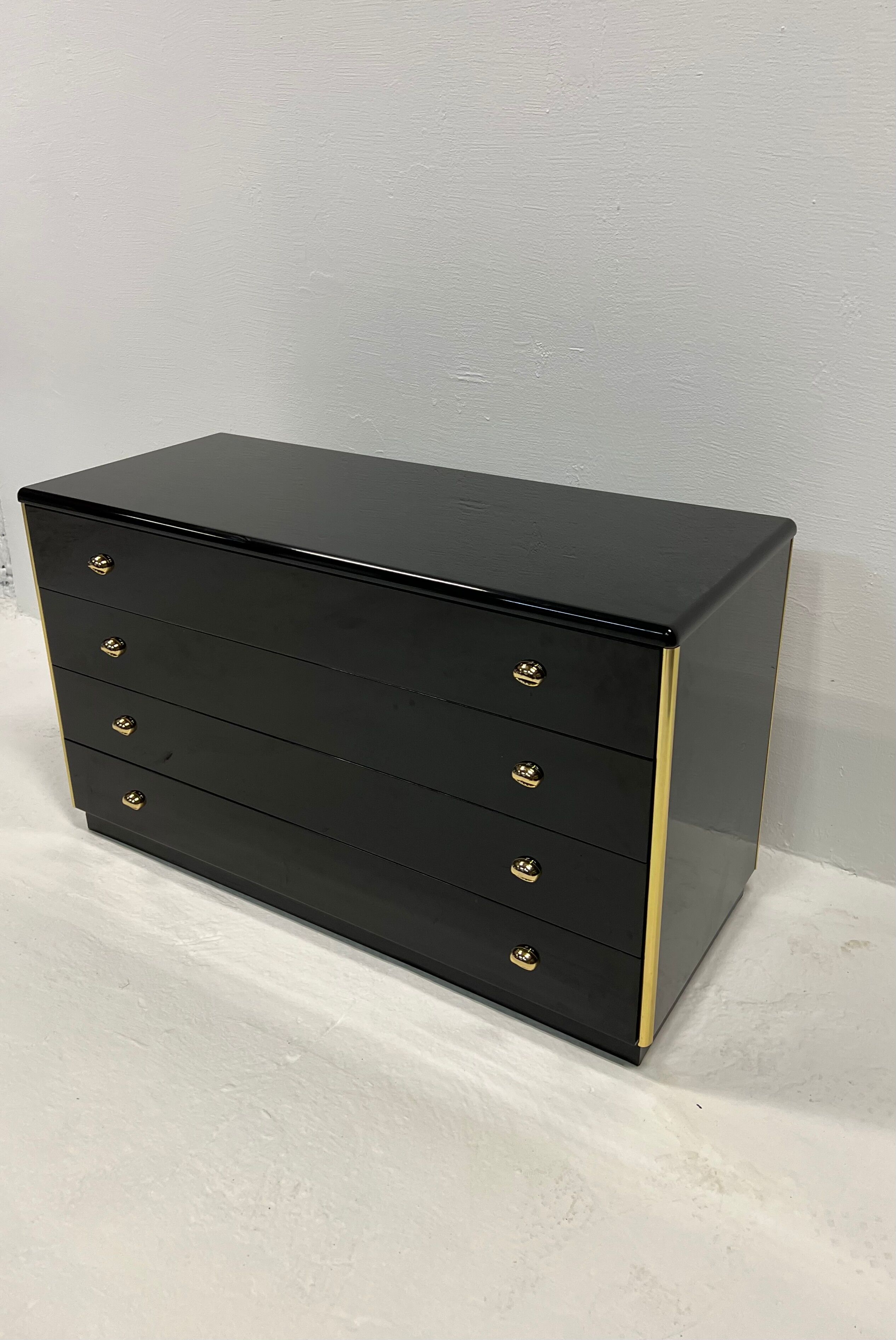 Black lacquered chest of drawers