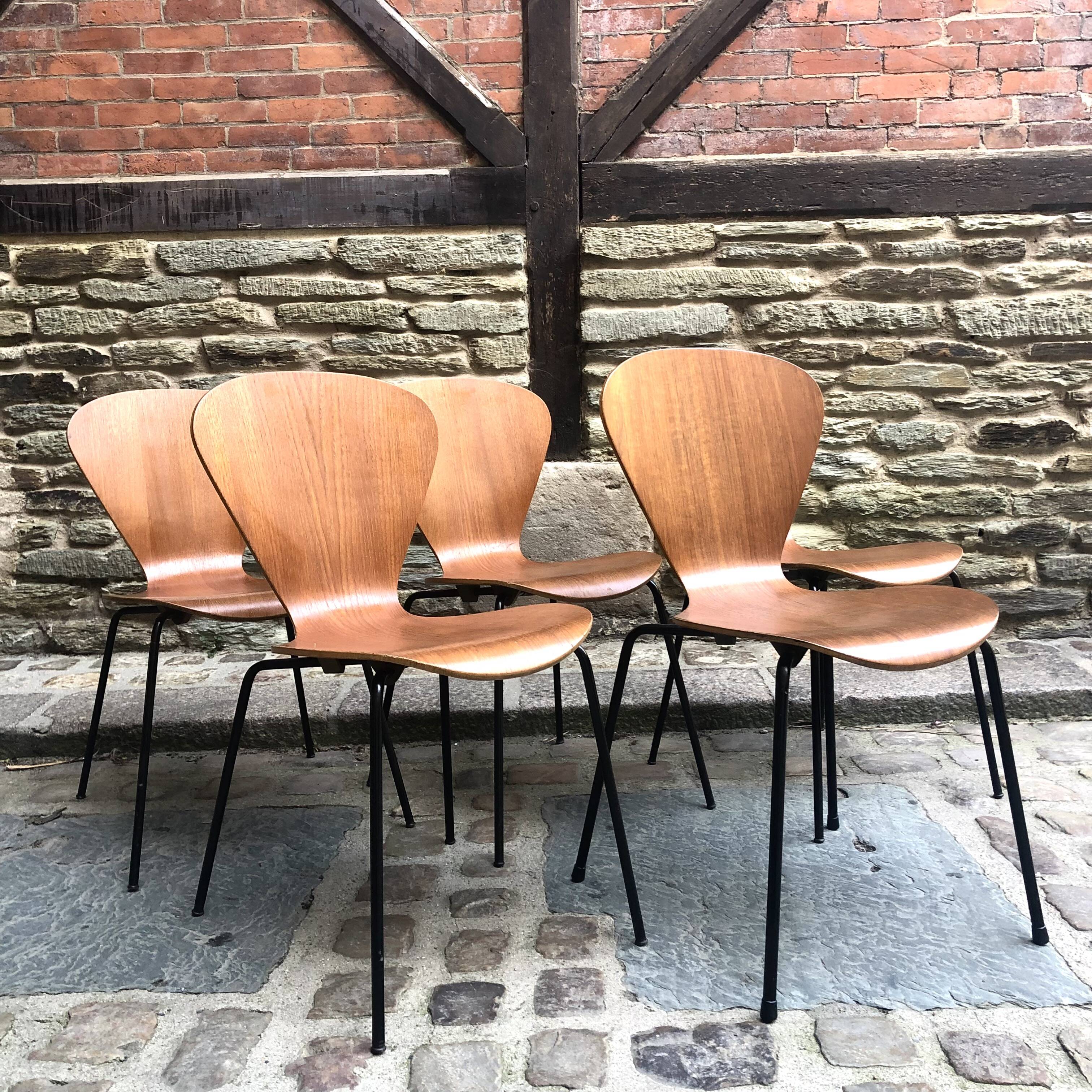 5 Arne Jacobsen chairs