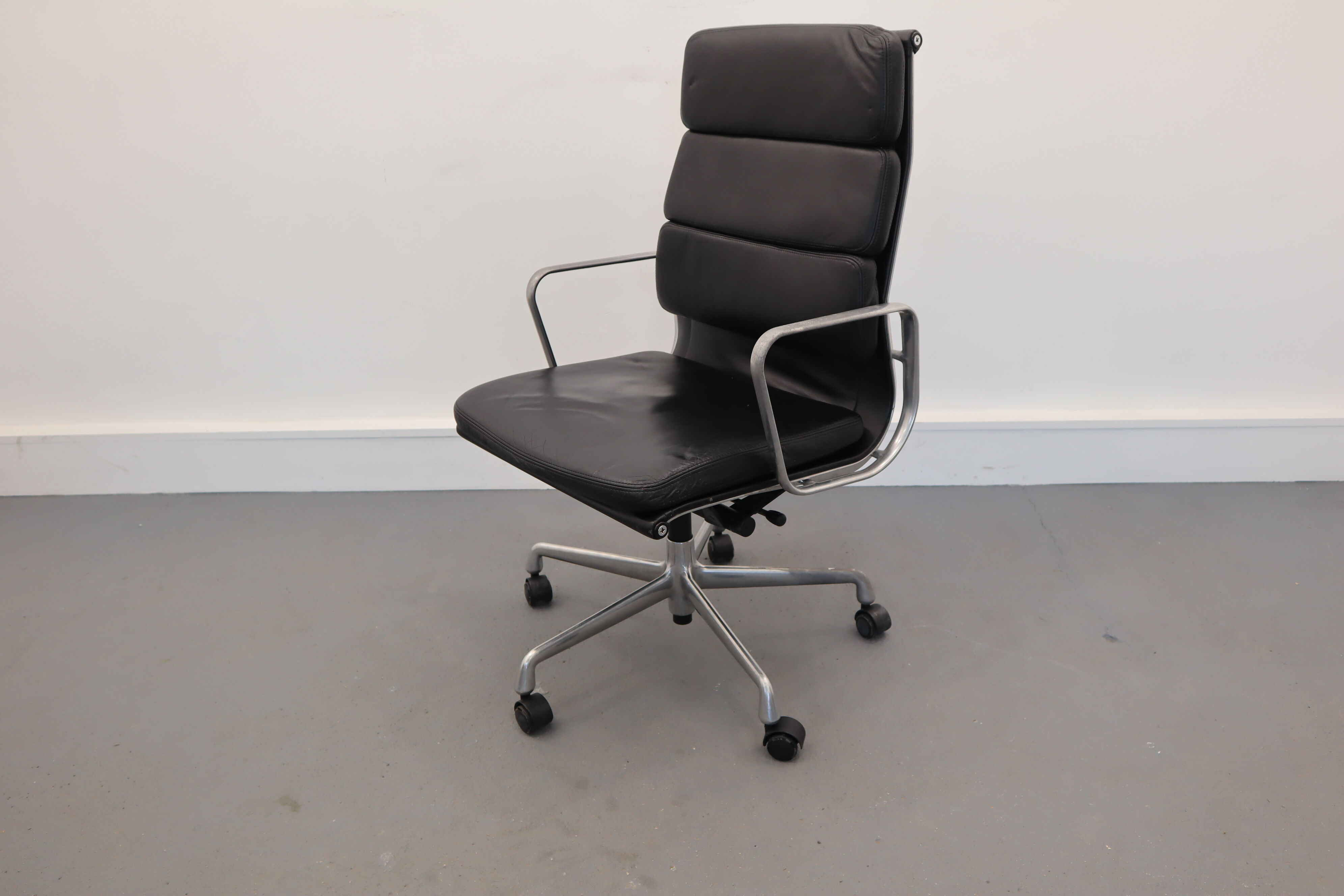 EA 219 swivel armchair by Charles & Ray Eames for Vitra, 1978