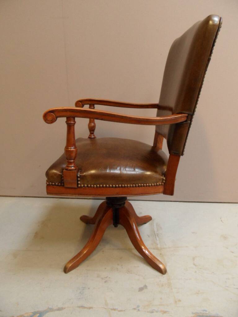 Chaise de bureau vintage en merisier et cuir