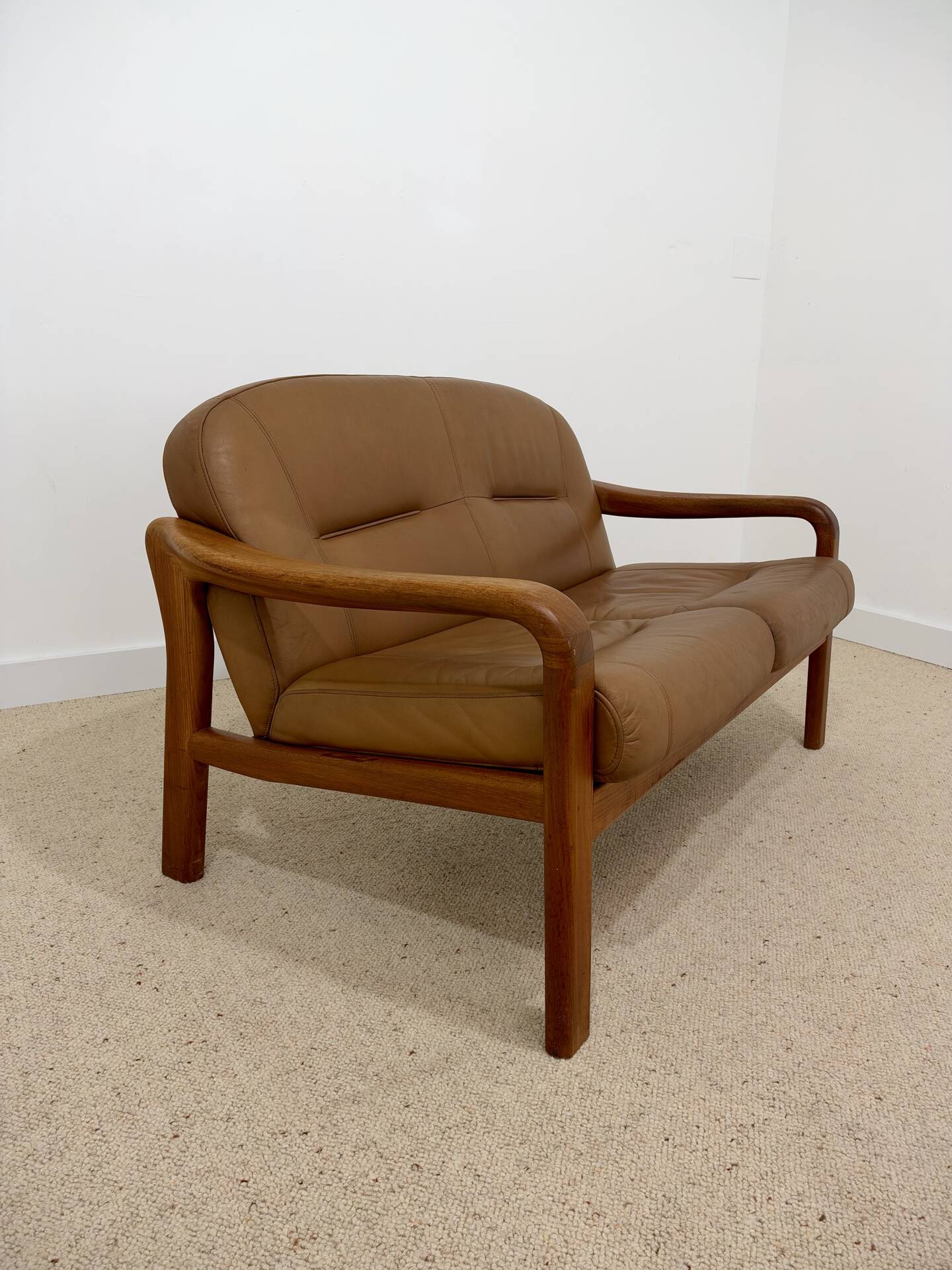 vintage camel leather and wood 2-seater sofa – 1970s
