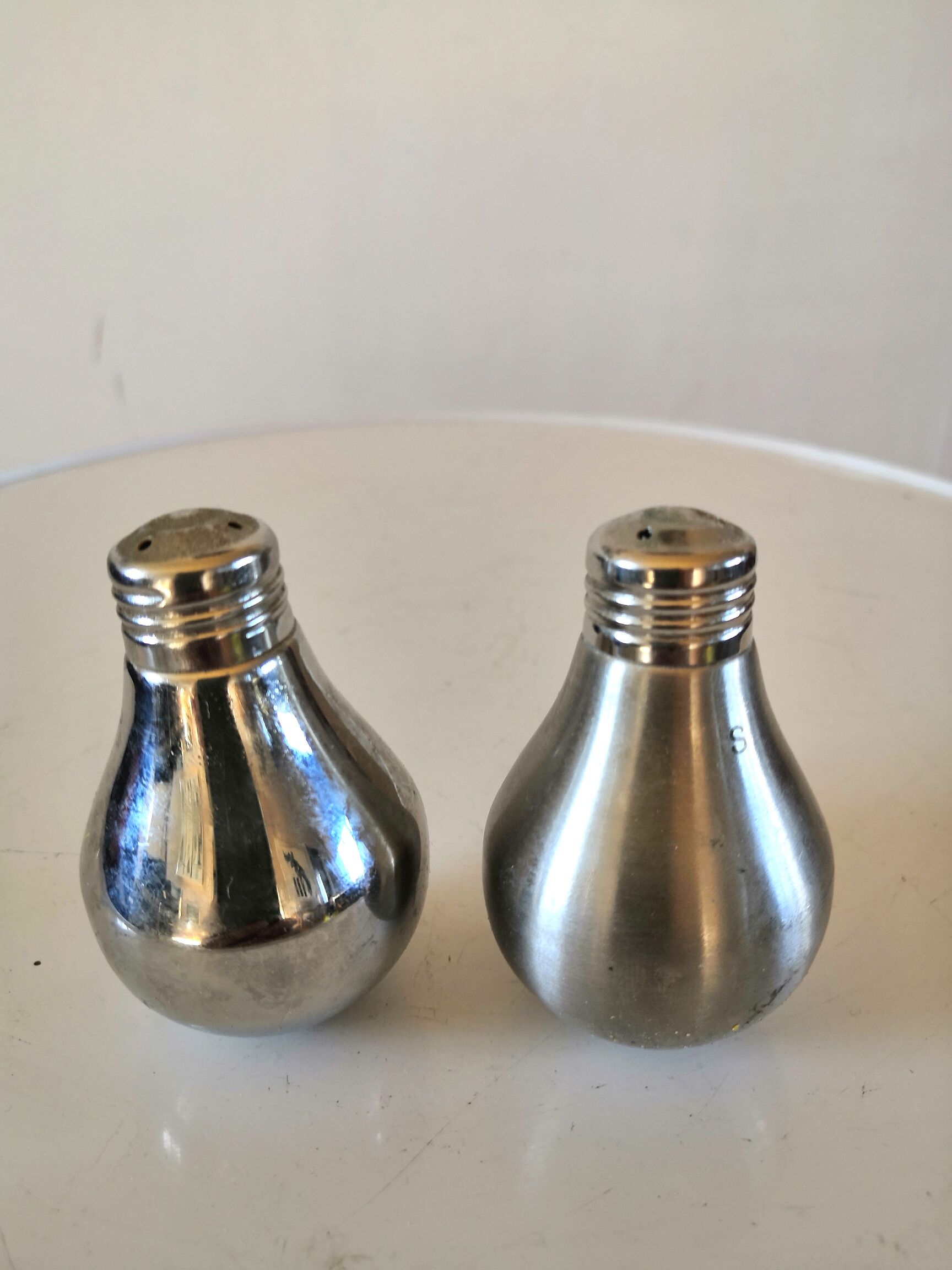 Salt and pepper maker "bidibule" in metal design 70s - 80s