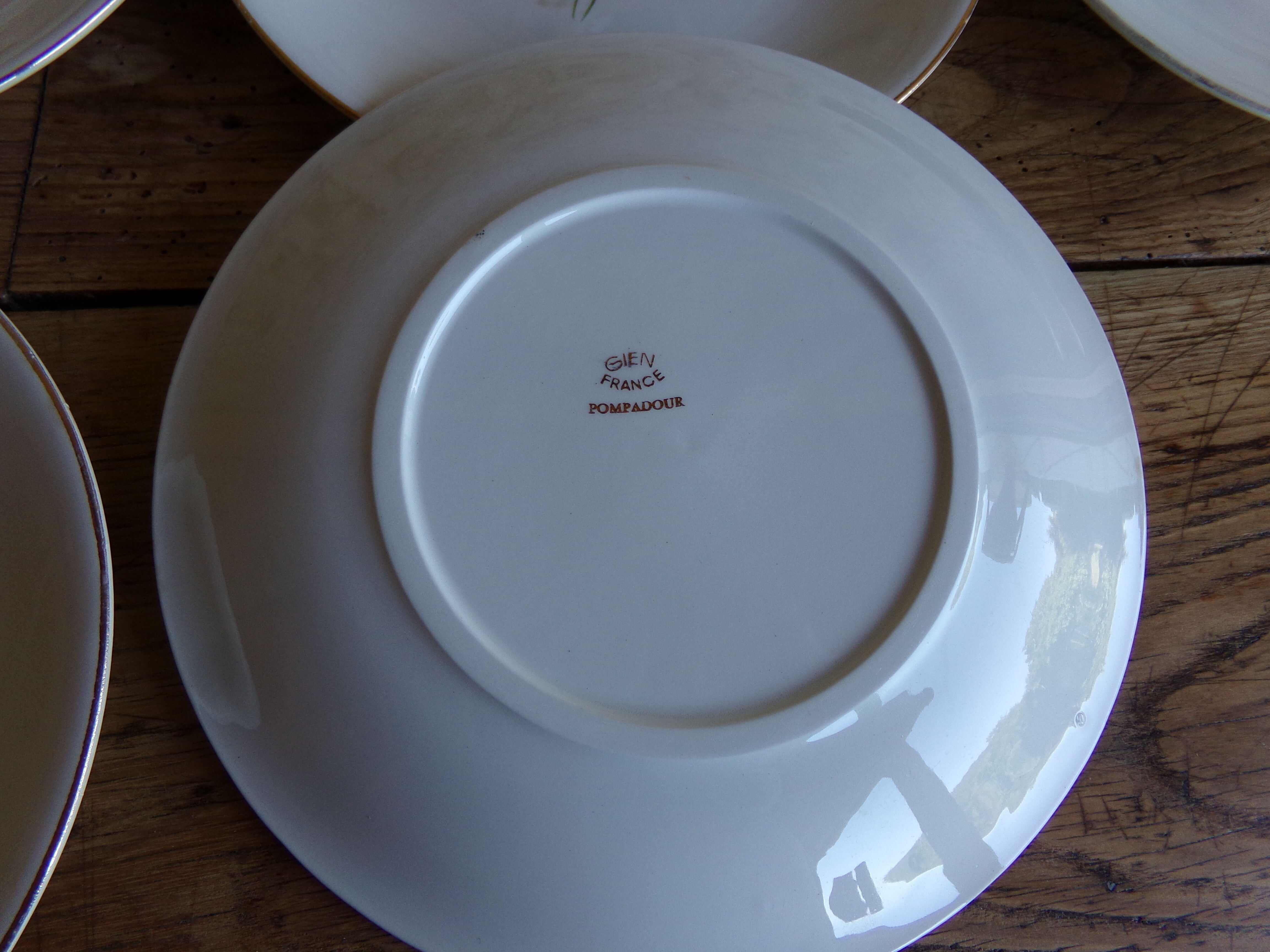 8 flat plates Gien model "Pompadour"