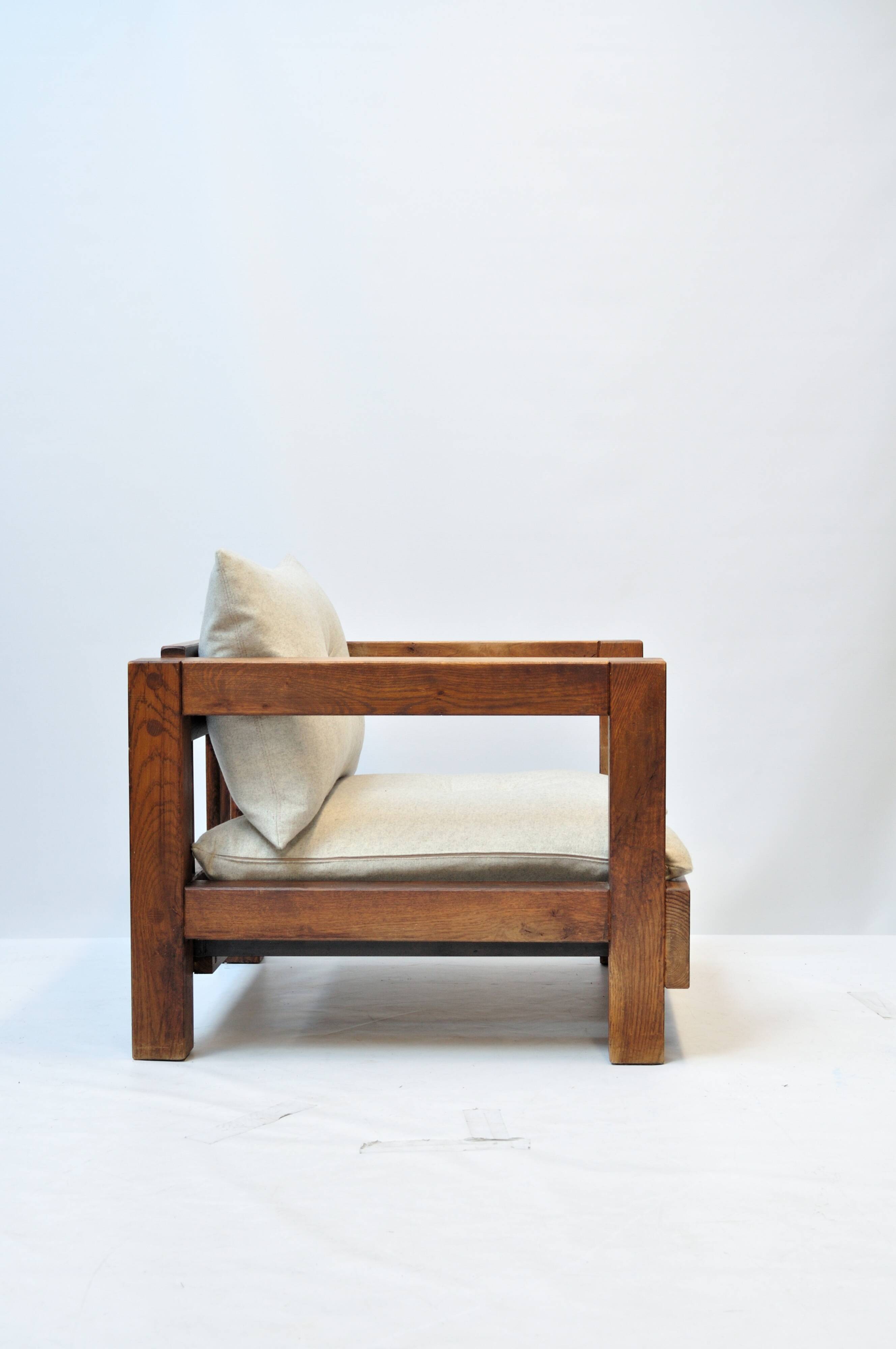 Fauteuil en chêne massif — reconstruit en 100 % laine vierge