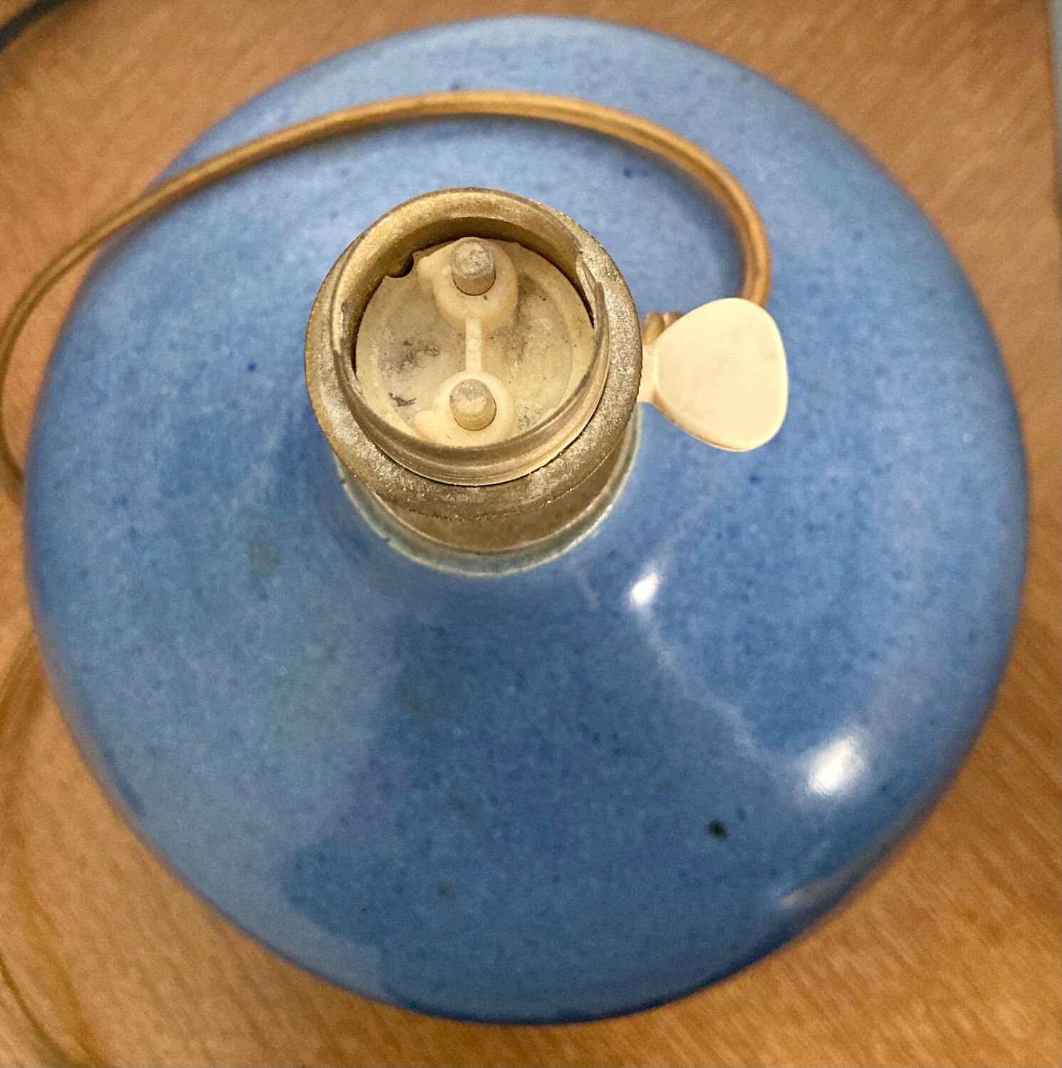 Pied de lampe en céramique signé