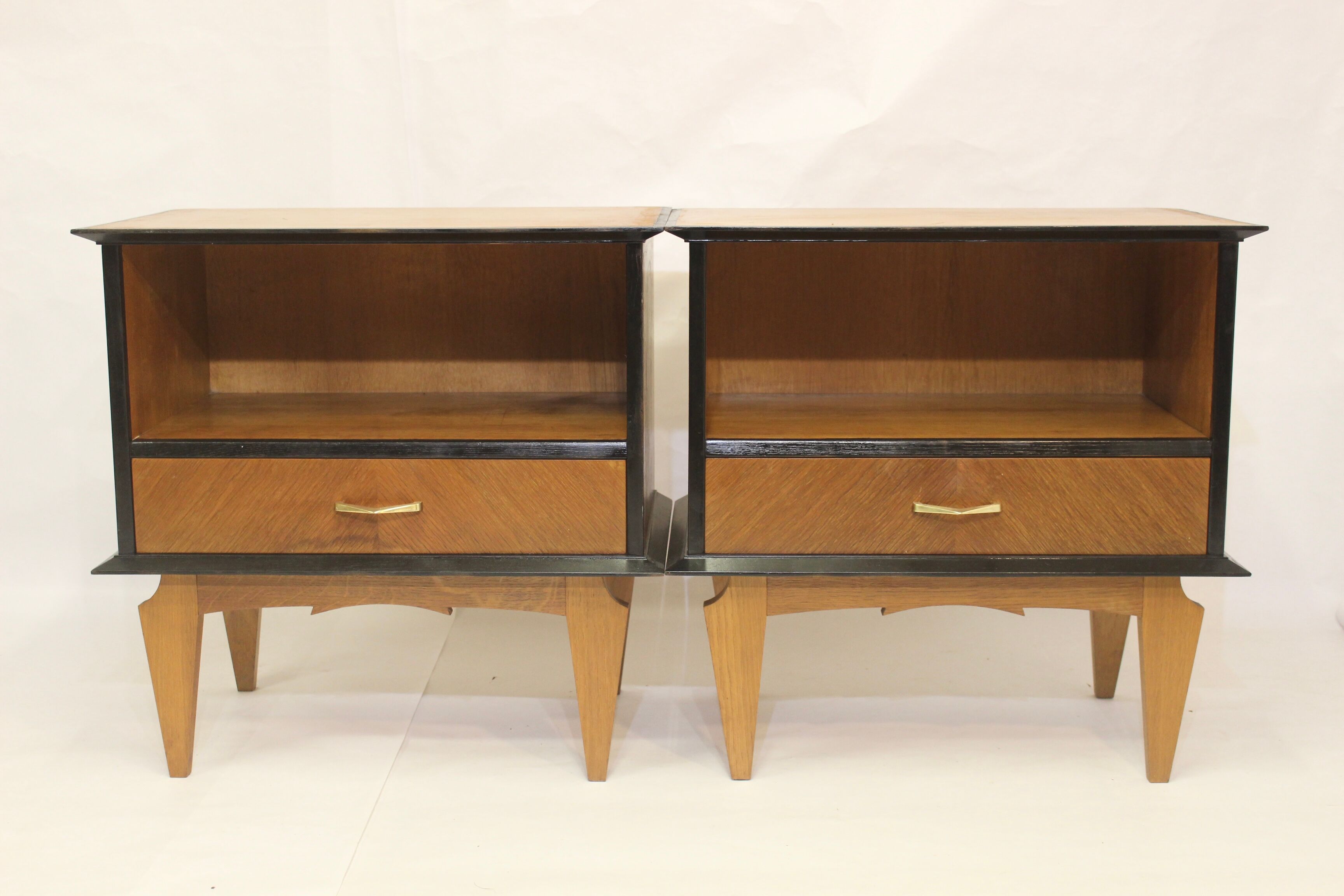 Pair of vintage bedside tables in oak veneer, 1960