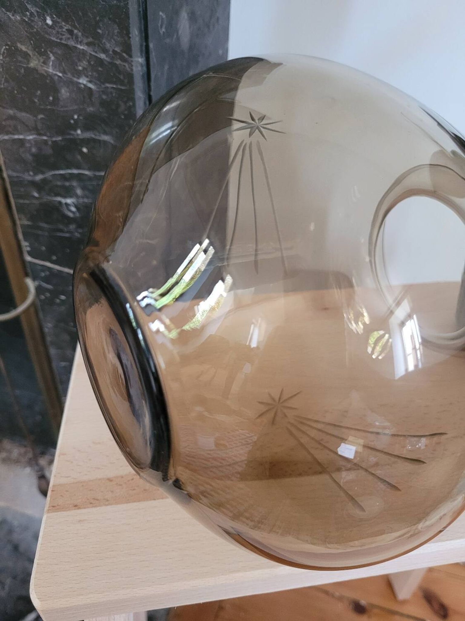 Vase rond en verre fumé motif étoile