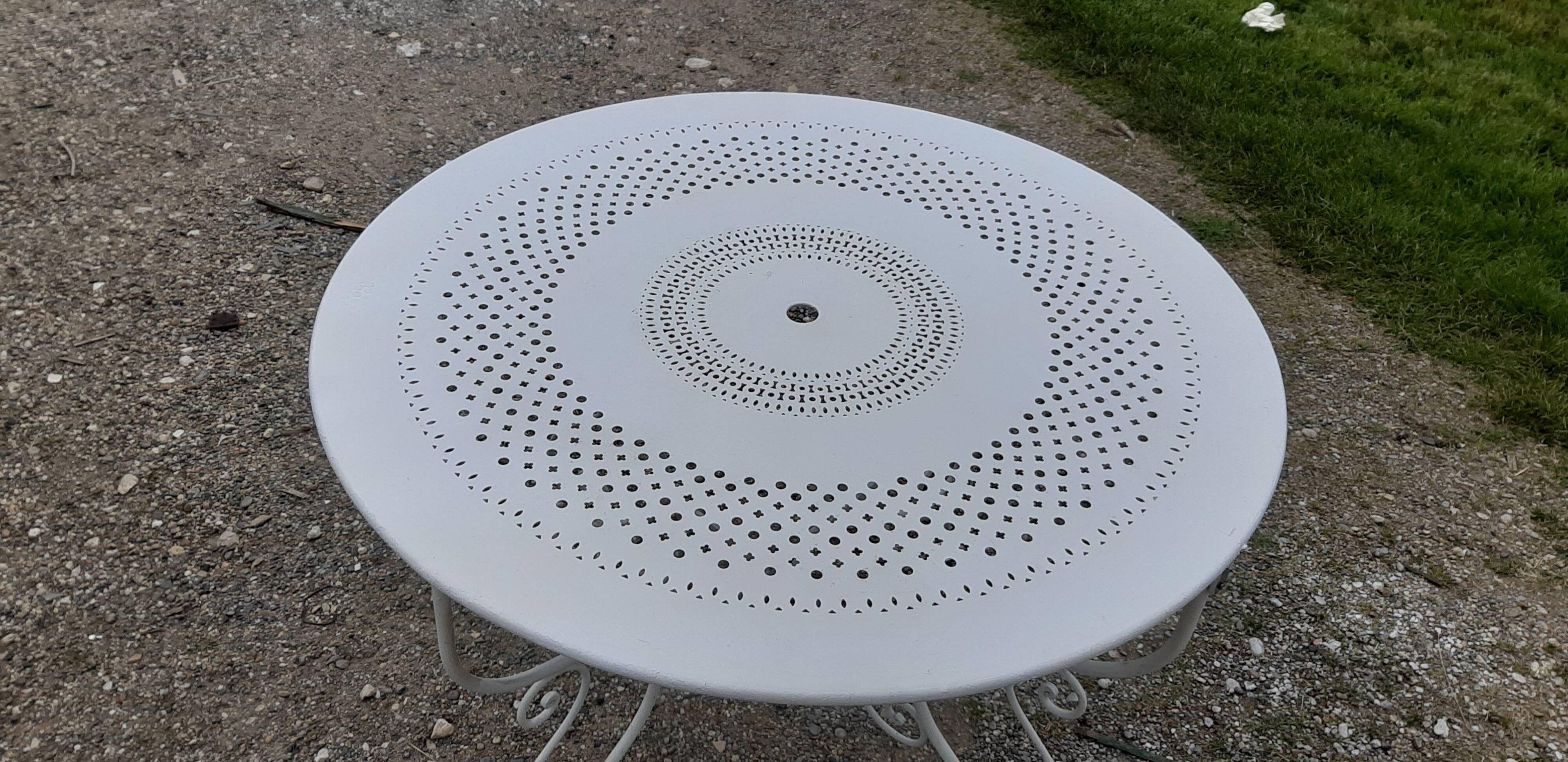 Garden table 1900 in wrought iron