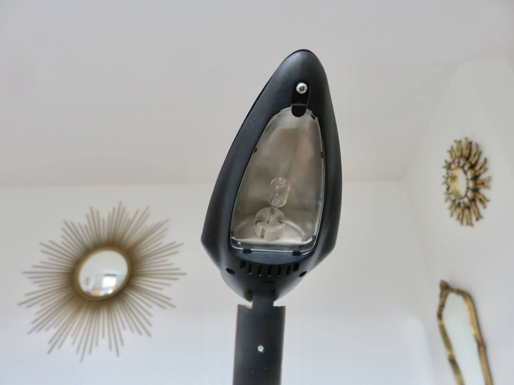 Lampe de bureau zoomorphe en merisier et polycarbonate