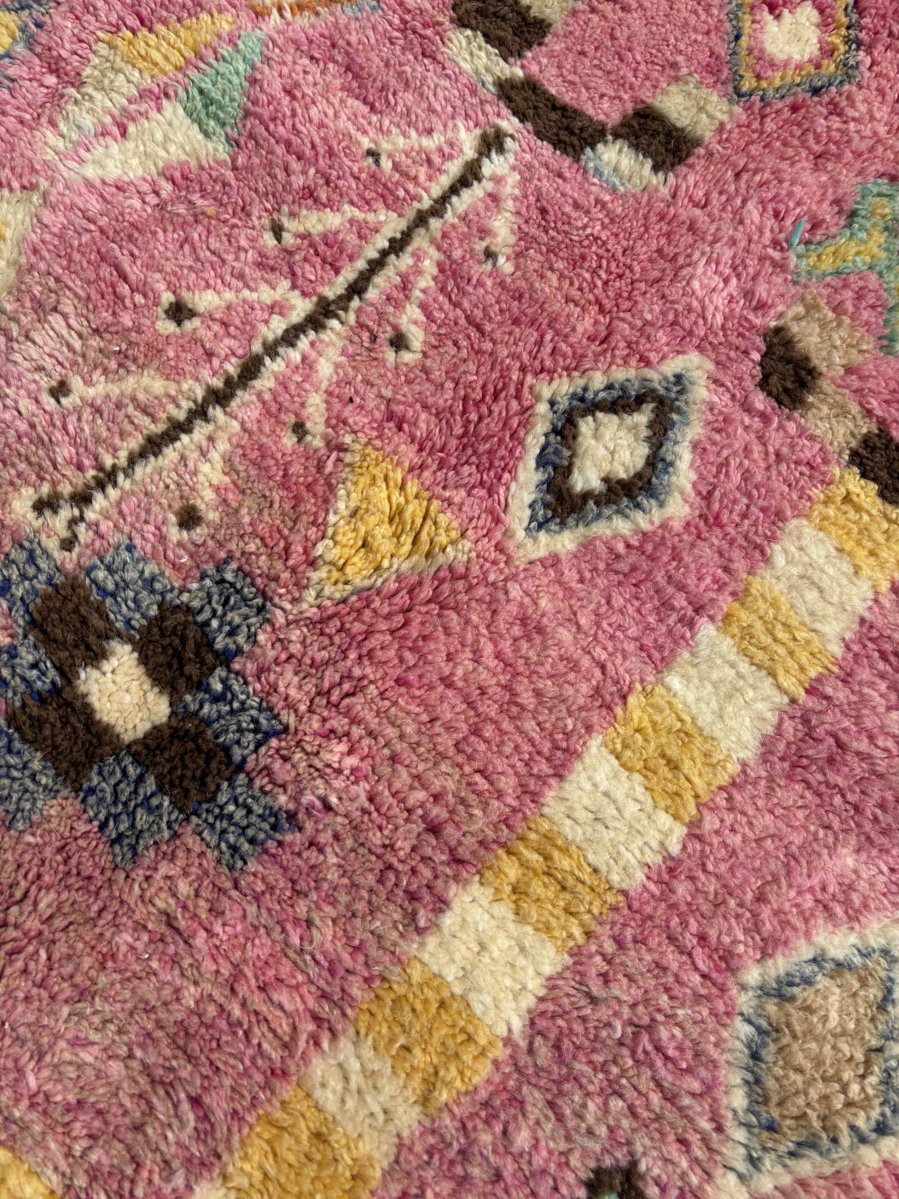 Moroccan shaggy wool rug