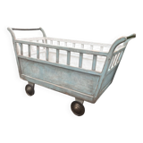 “Old-fashioned” pram