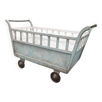 “Old-fashioned” pram