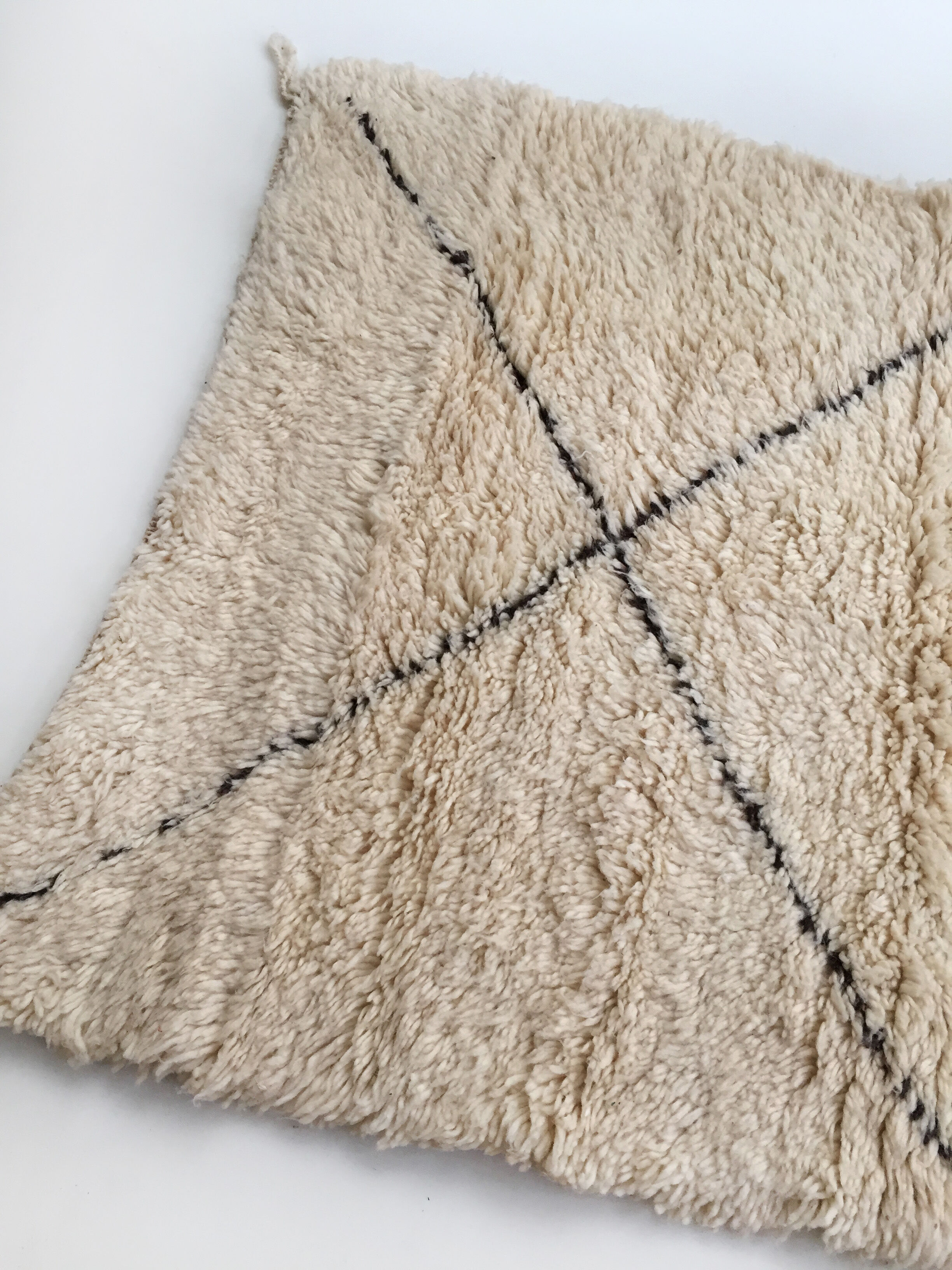 Moroccan Berber carpet Beni Ouarain with black diamonds 285x82cm