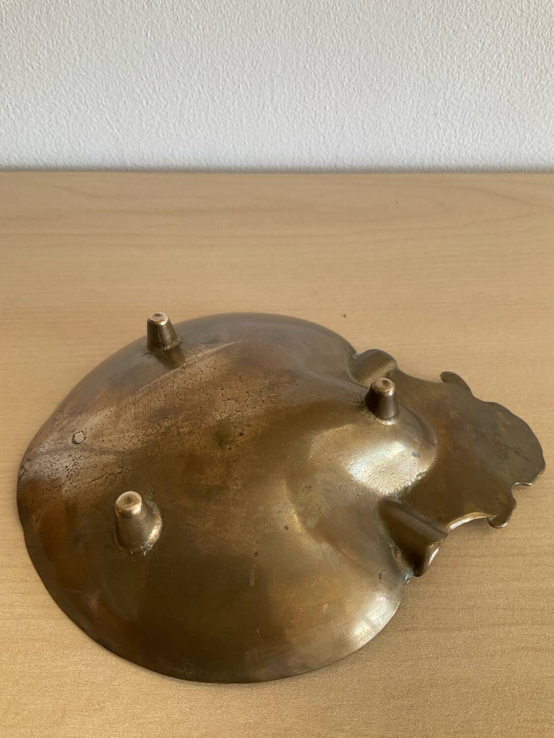 Vintage bronze shell emptier