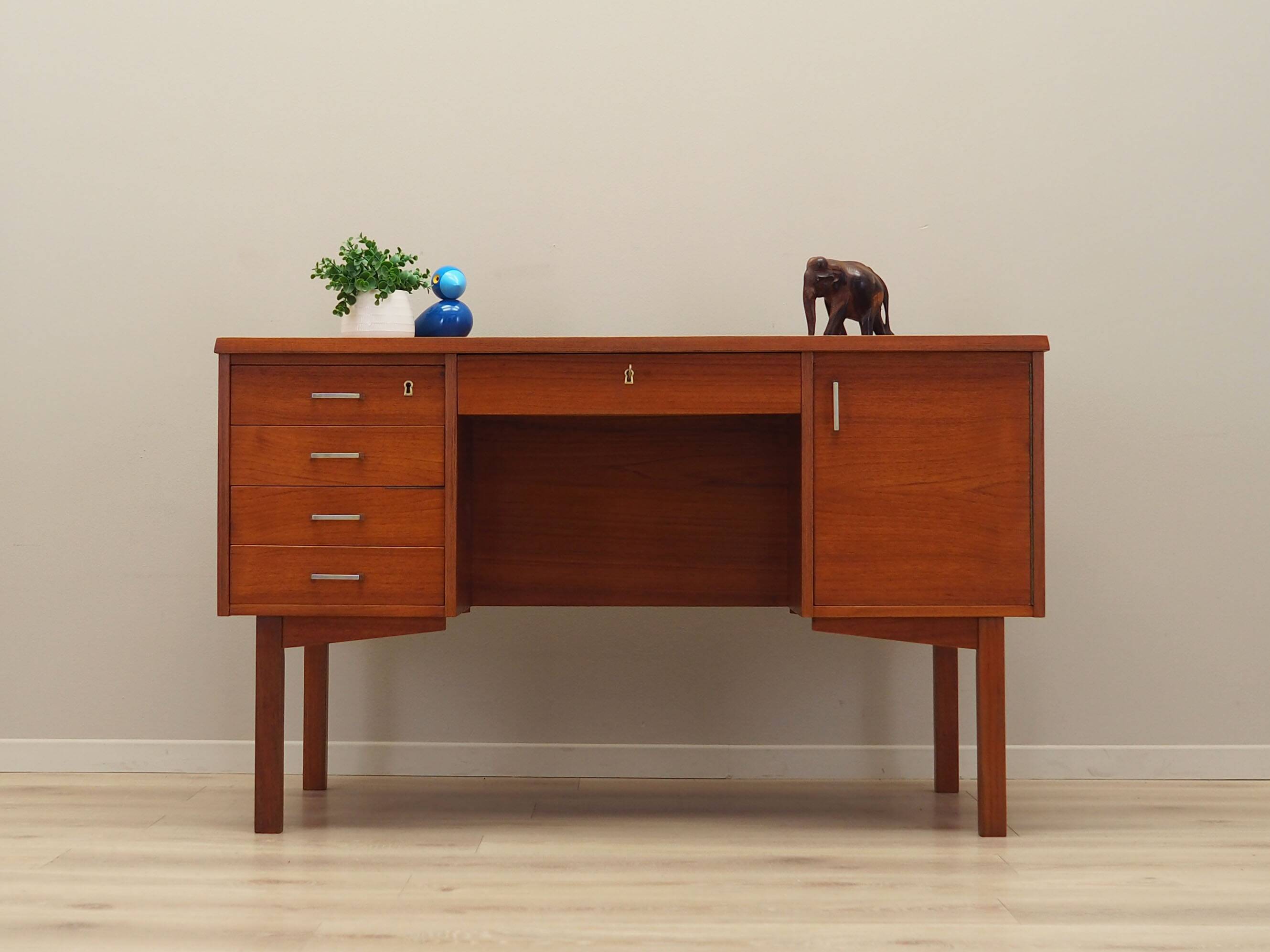 Teak desk, Danish design, 1970s, production: Denmark