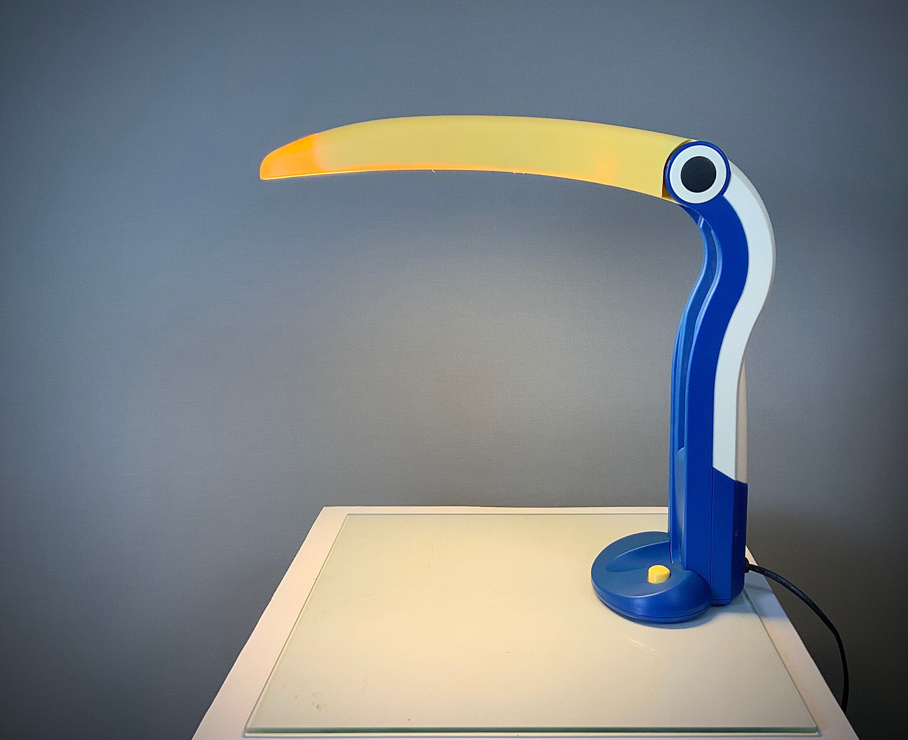 Toucan lamp