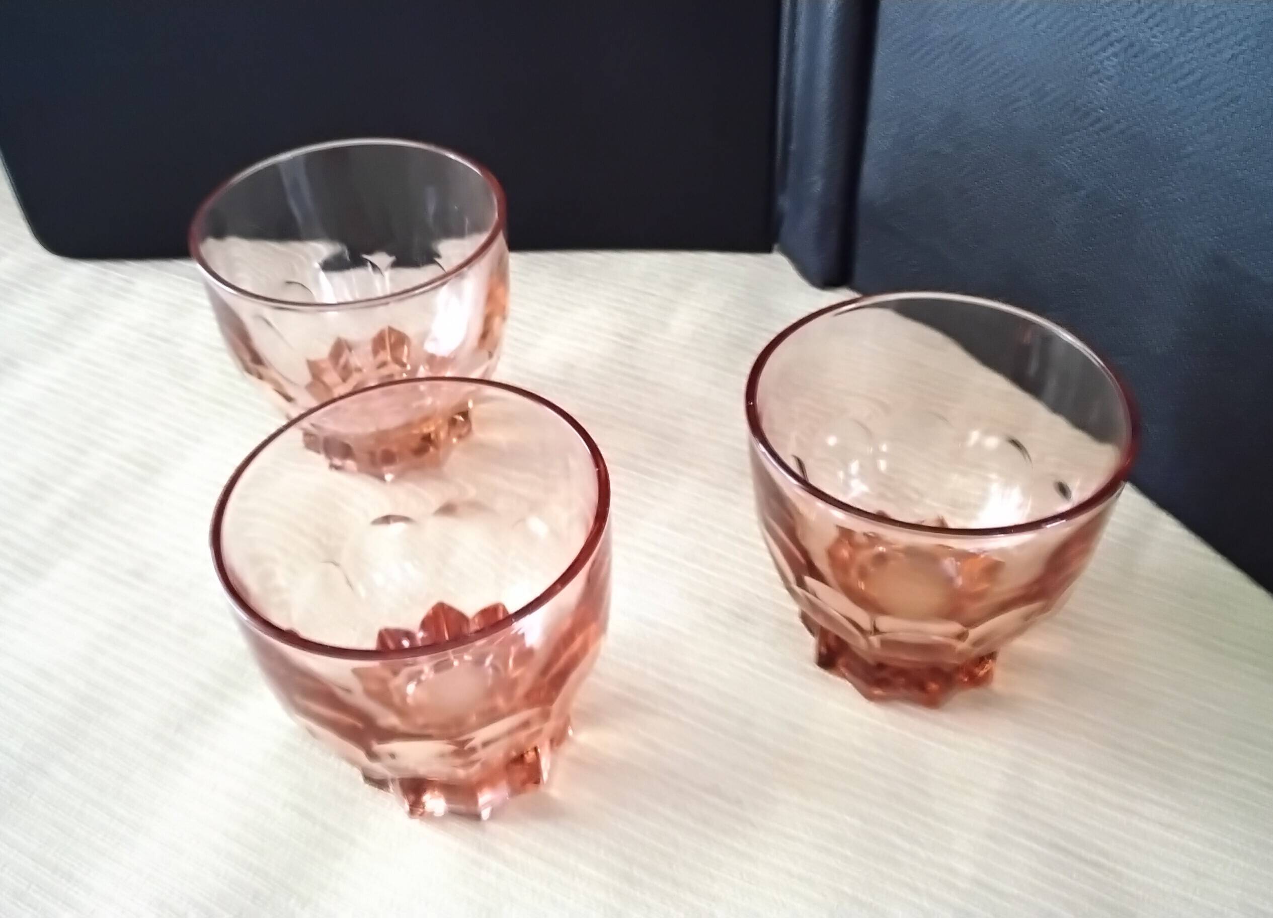 3 Verres de table en verre rosé  Années 50
